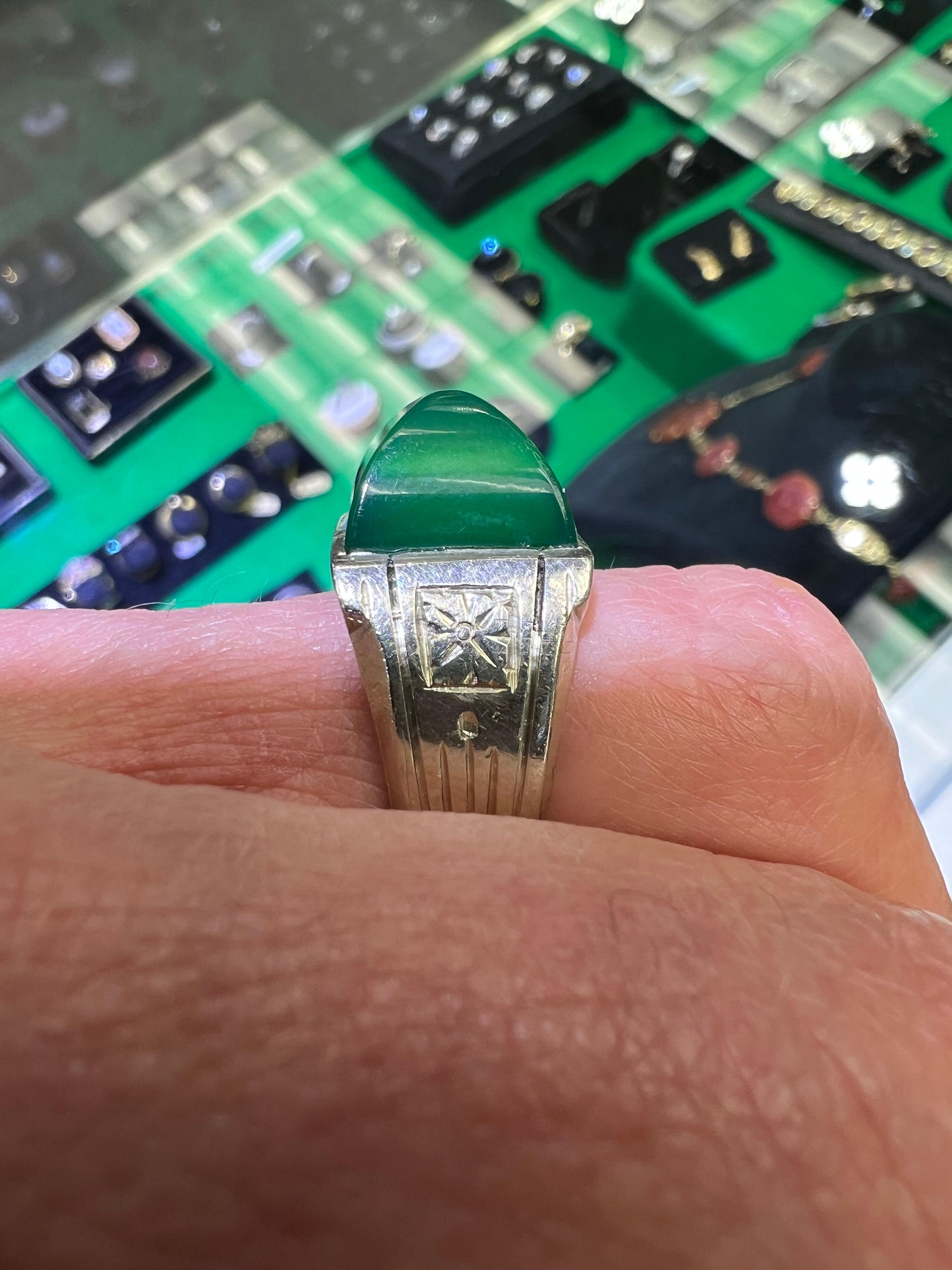Art Deco Sugarloaf Green Onyx White Gold Ring Circa 1930 4