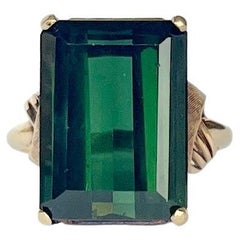 Art Deco Green Tourmaline and 18 Carat Gold Ring