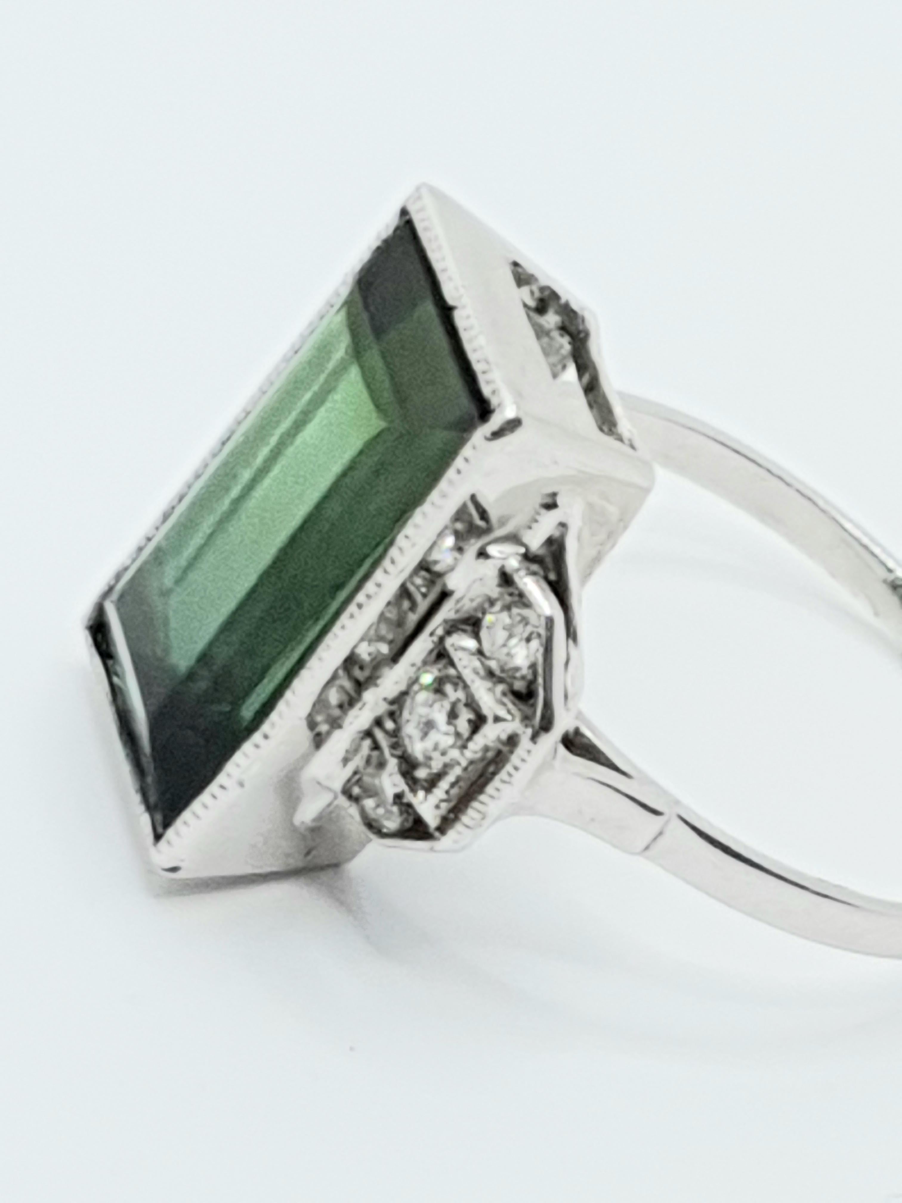 Art Deco Green Tourmaline Gold Ring In Good Condition For Sale In Dublin, IE