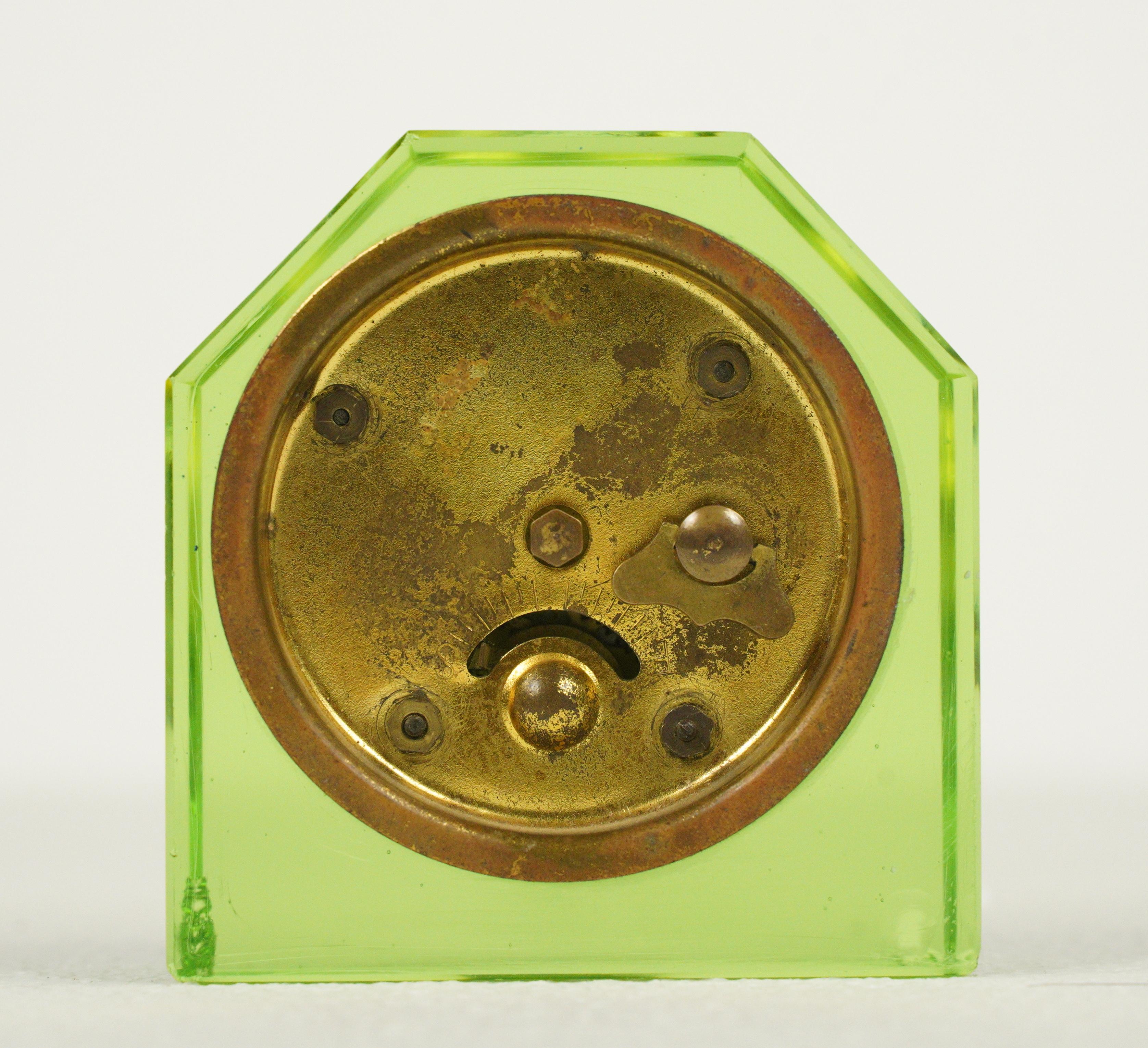 Art Deco Green Uranium Glass Table Clock In Good Condition For Sale In New York, NY
