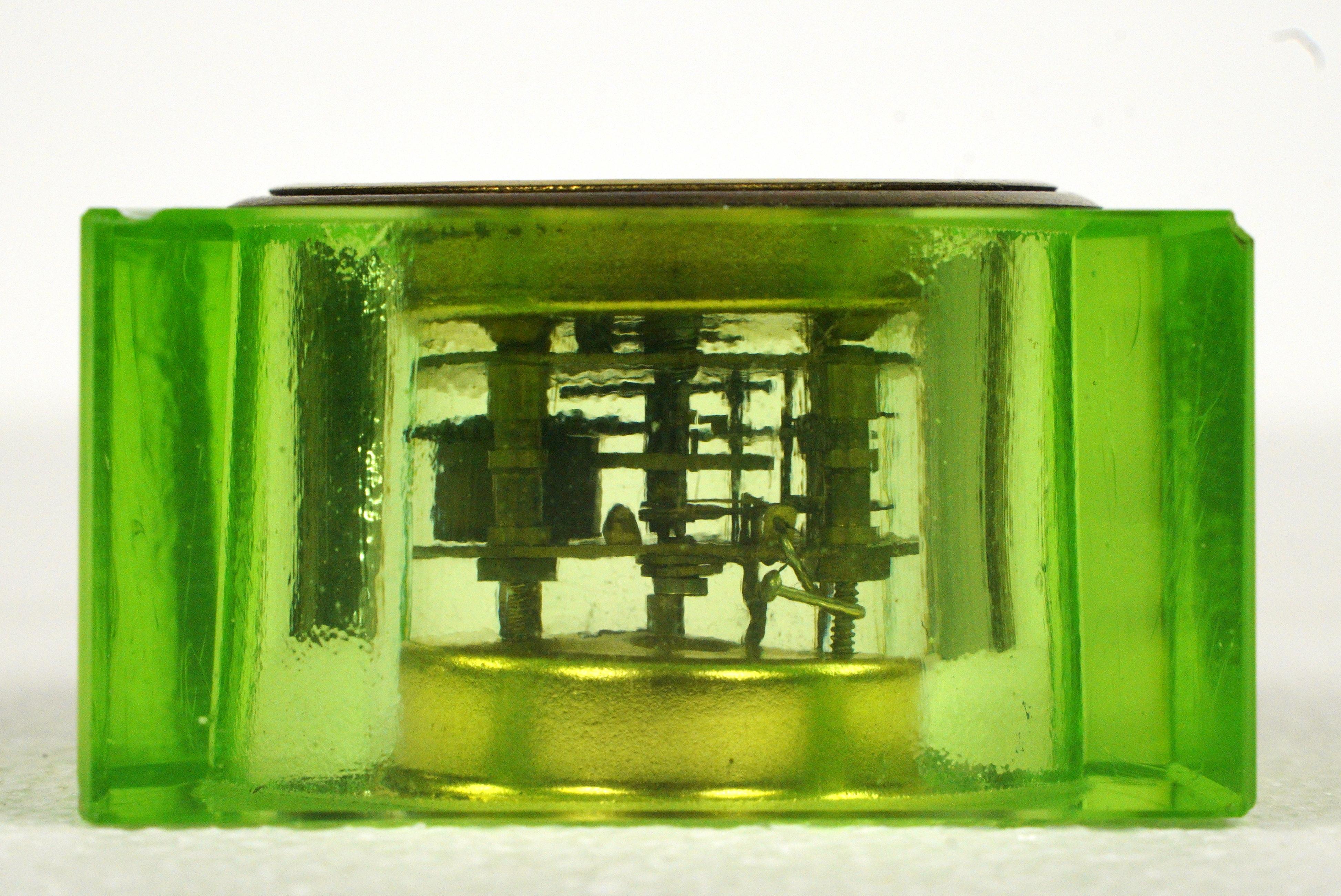 Art Deco Green Uranium Glass Table Clock For Sale 2