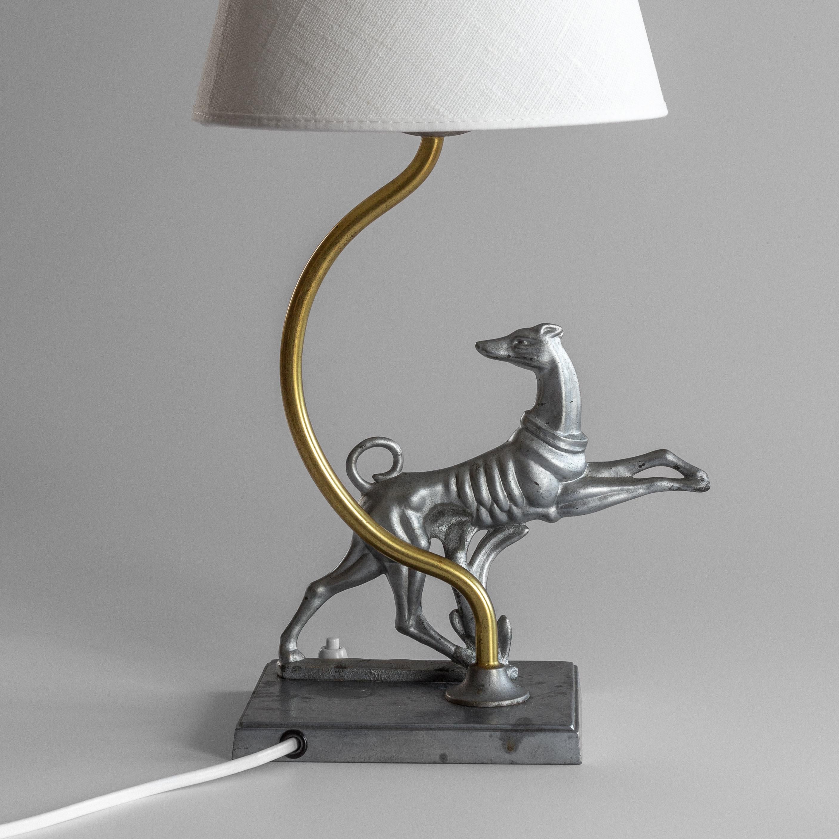 Calco Lampada da tavolo Art Deco Greyhound di Stjärnmetall, metallo e ottone, Svezia, anni '30 in vendita