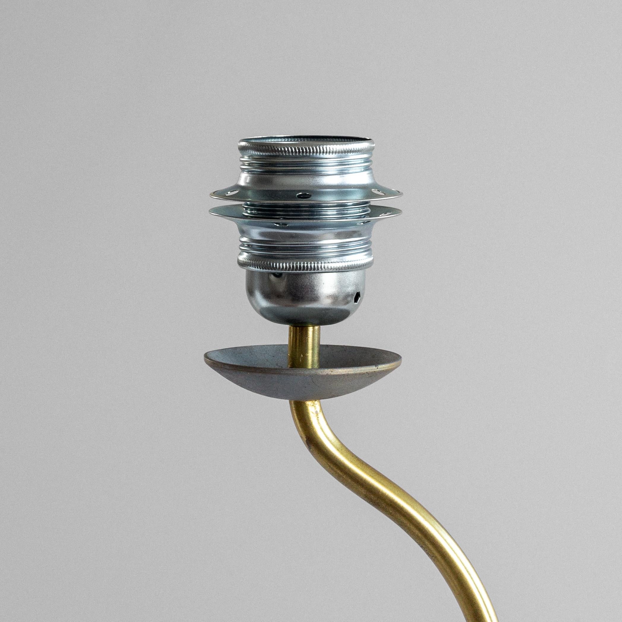 Metallo Lampada da tavolo Art Deco Greyhound di Stjärnmetall, metallo e ottone, Svezia, anni '30 in vendita