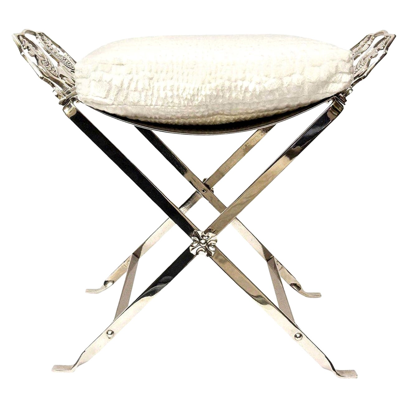 Banc Art Déco Griffin restauré en nickel argenté avec coussin tapissé blanc cassé en vente