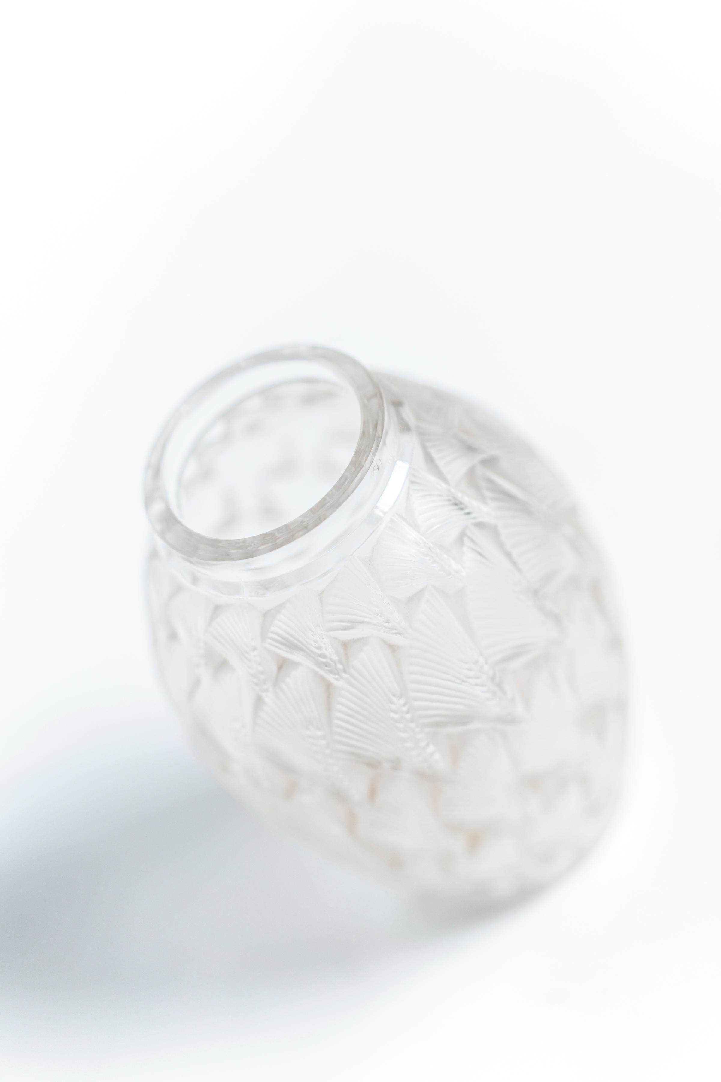 Vaso in vetro smerigliato Art Déco 