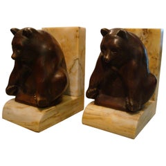 Serre-livres Art Déco en bronze avec sculpture d'ours Grisby, France, vers 1925