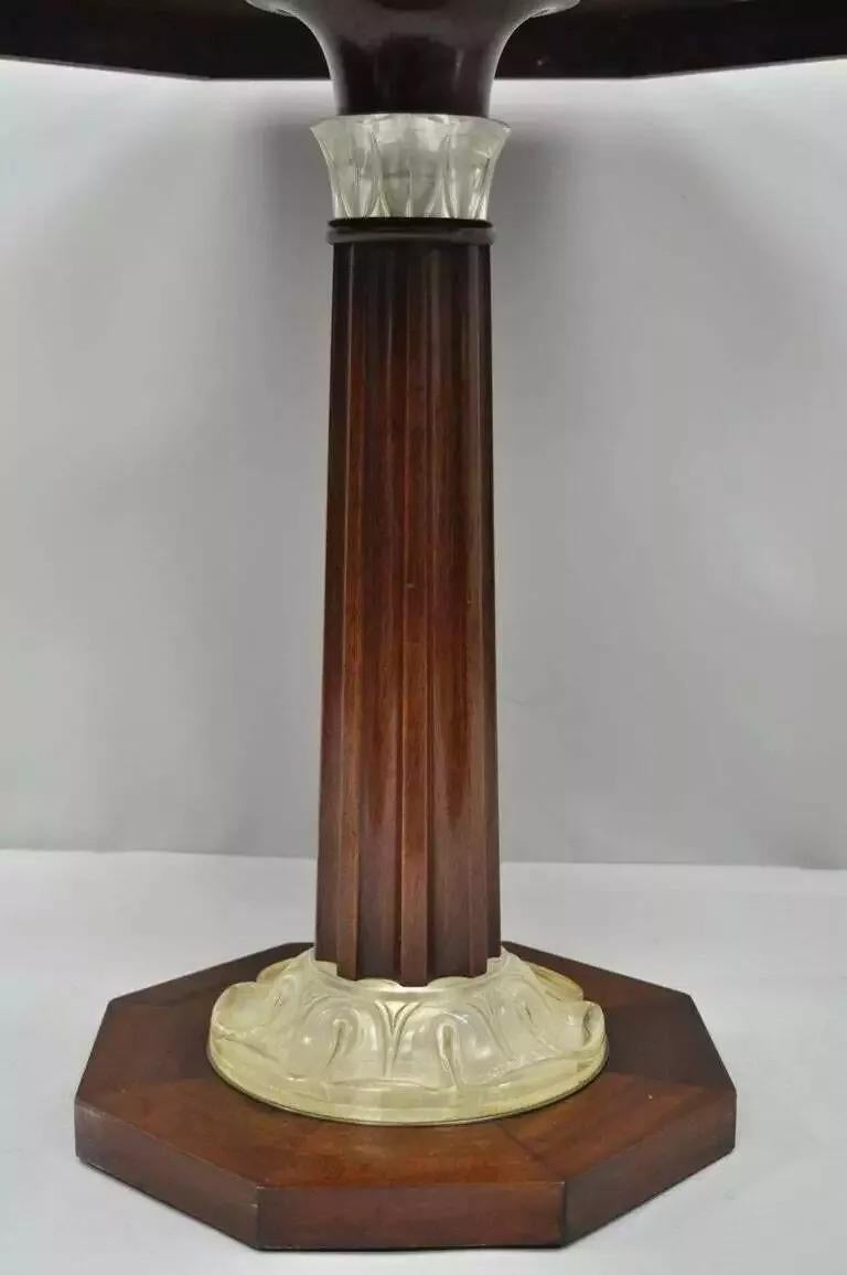 Art Deco Grosfeld House Stil Achteckige Mahagoni & Lucite Pedestal Beistelltische im Angebot 2