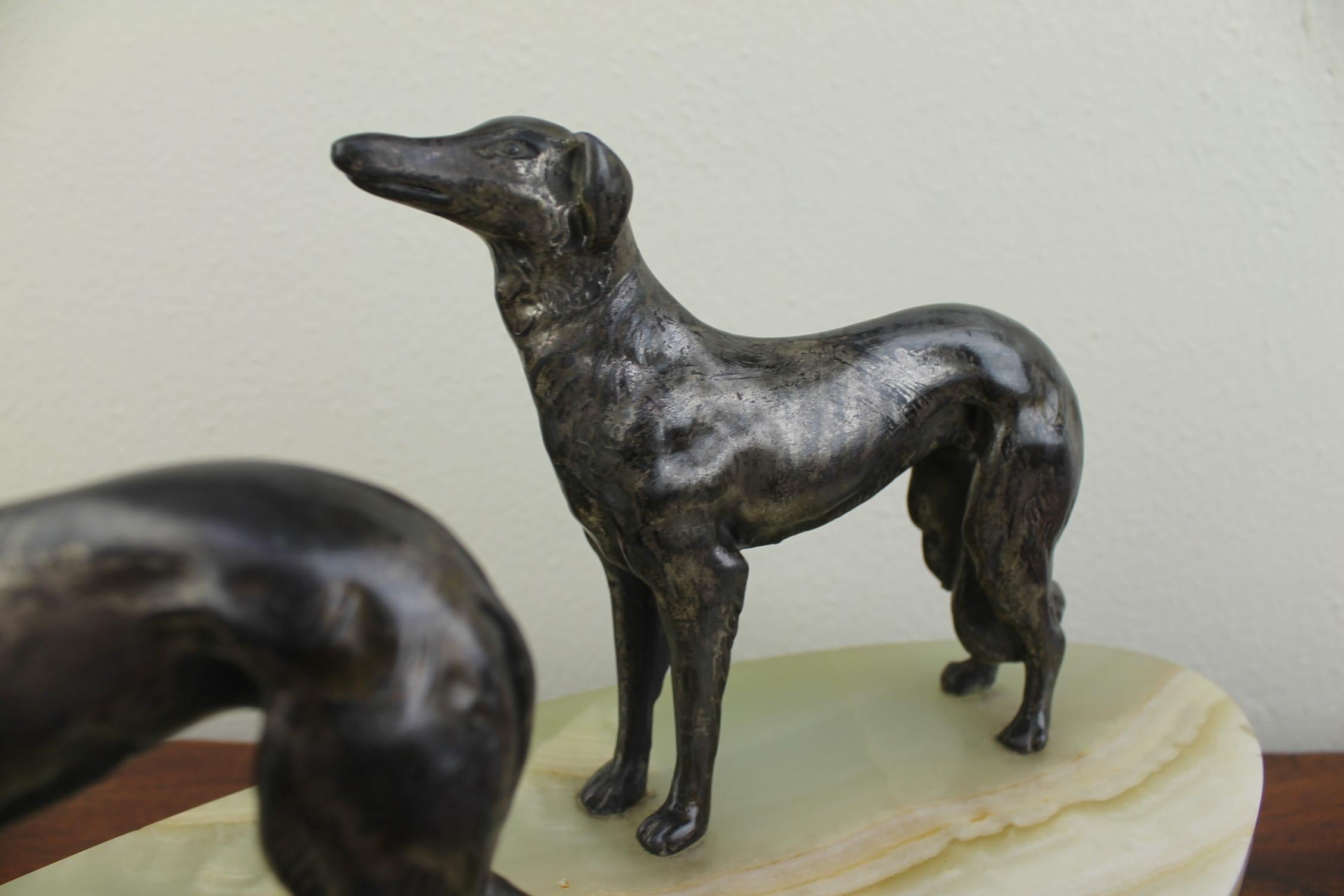 Art Deco Group of Greyhounds on Marble Base In Good Condition In Antwerp, BE