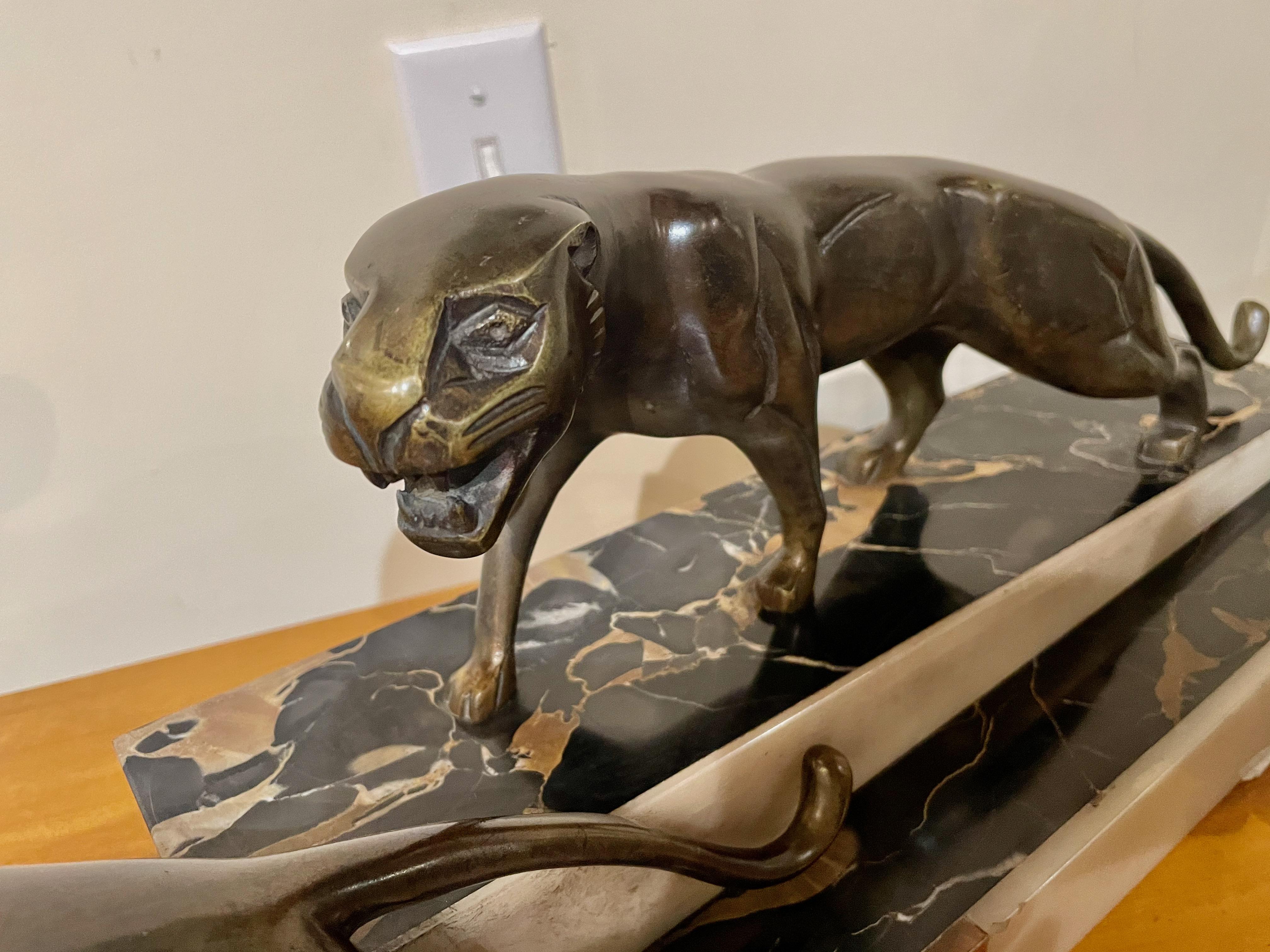 Art-Déco-Panthergruppe des französischen Künstlers Dominique Jean Baptiste Hugues (Bronze) im Angebot