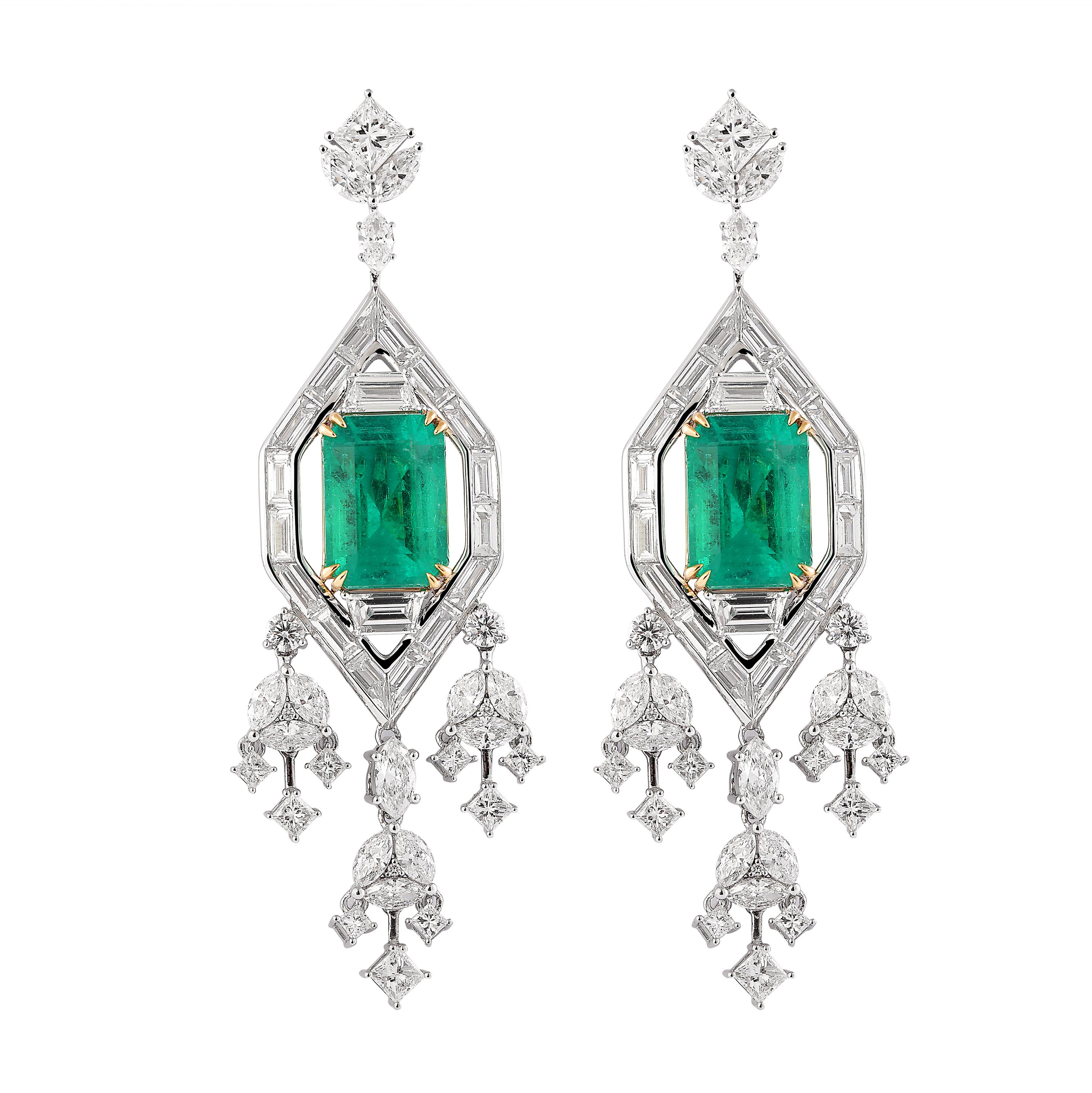 Art Deco Style, GRS Colombian Emerald Earrings with Diamond in 18 Karat Gold For Sale 1