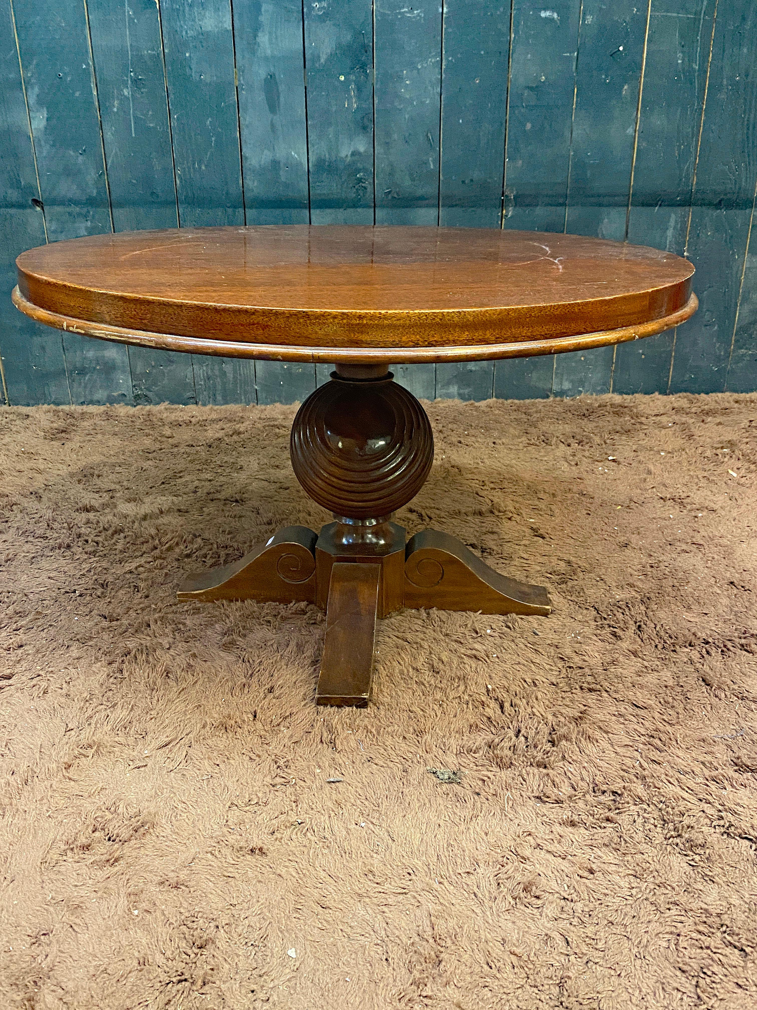 French Art Deco gueridon circa 1940. varnish to be redone For Sale