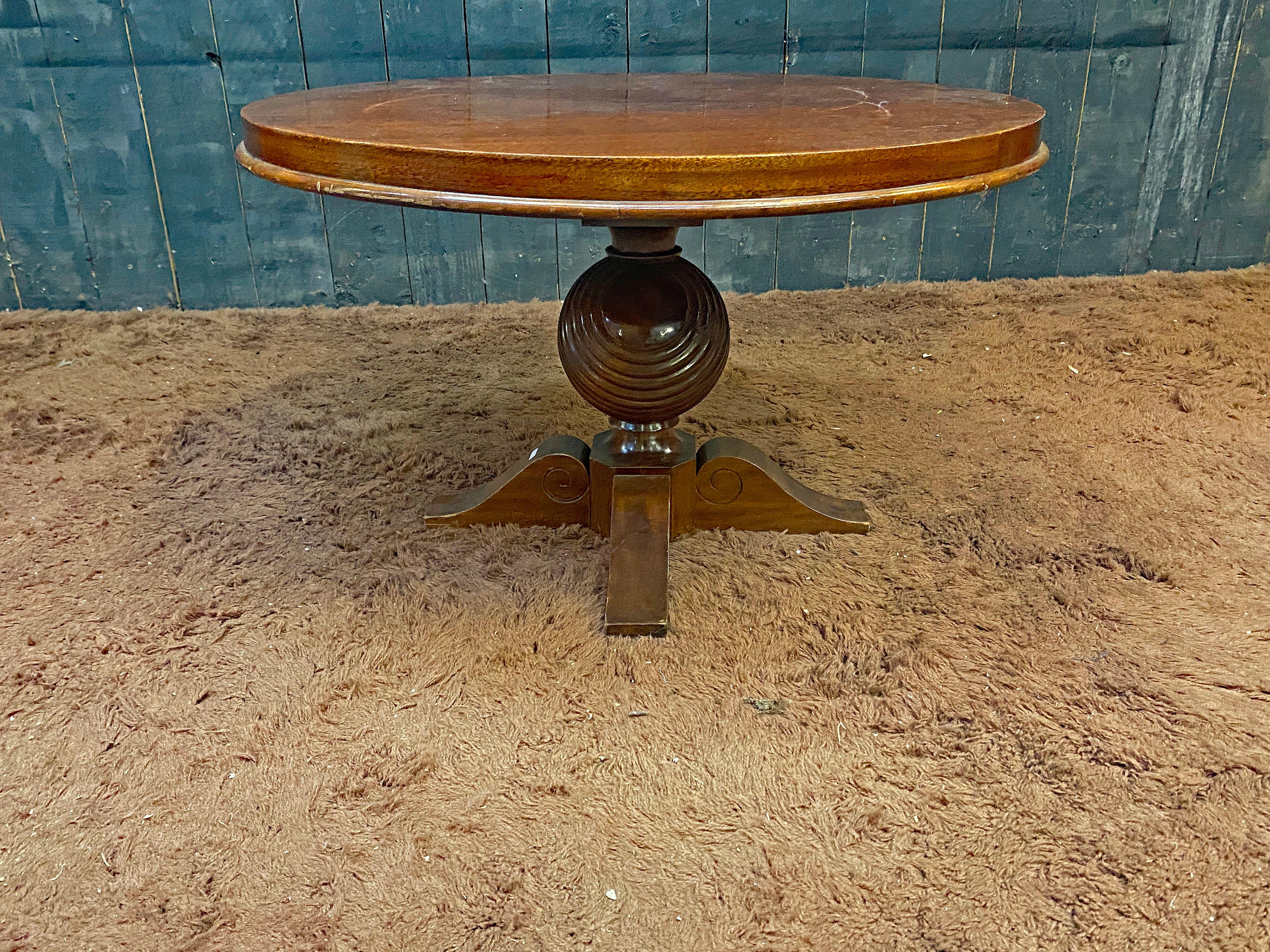 Mid-20th Century Art Deco gueridon circa 1940. varnish to be redone For Sale