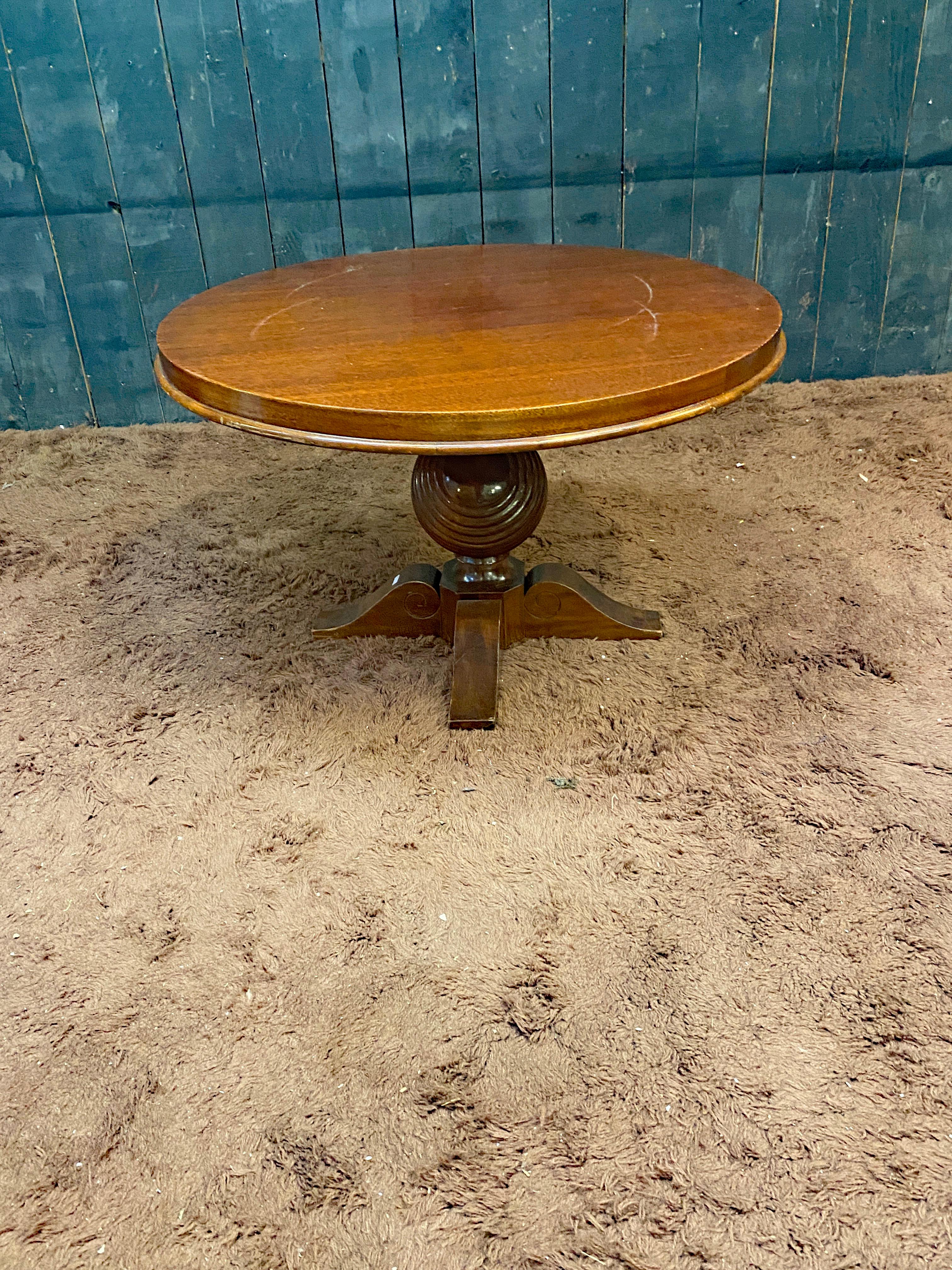 Art Deco gueridon circa 1940. varnish to be redone For Sale 4