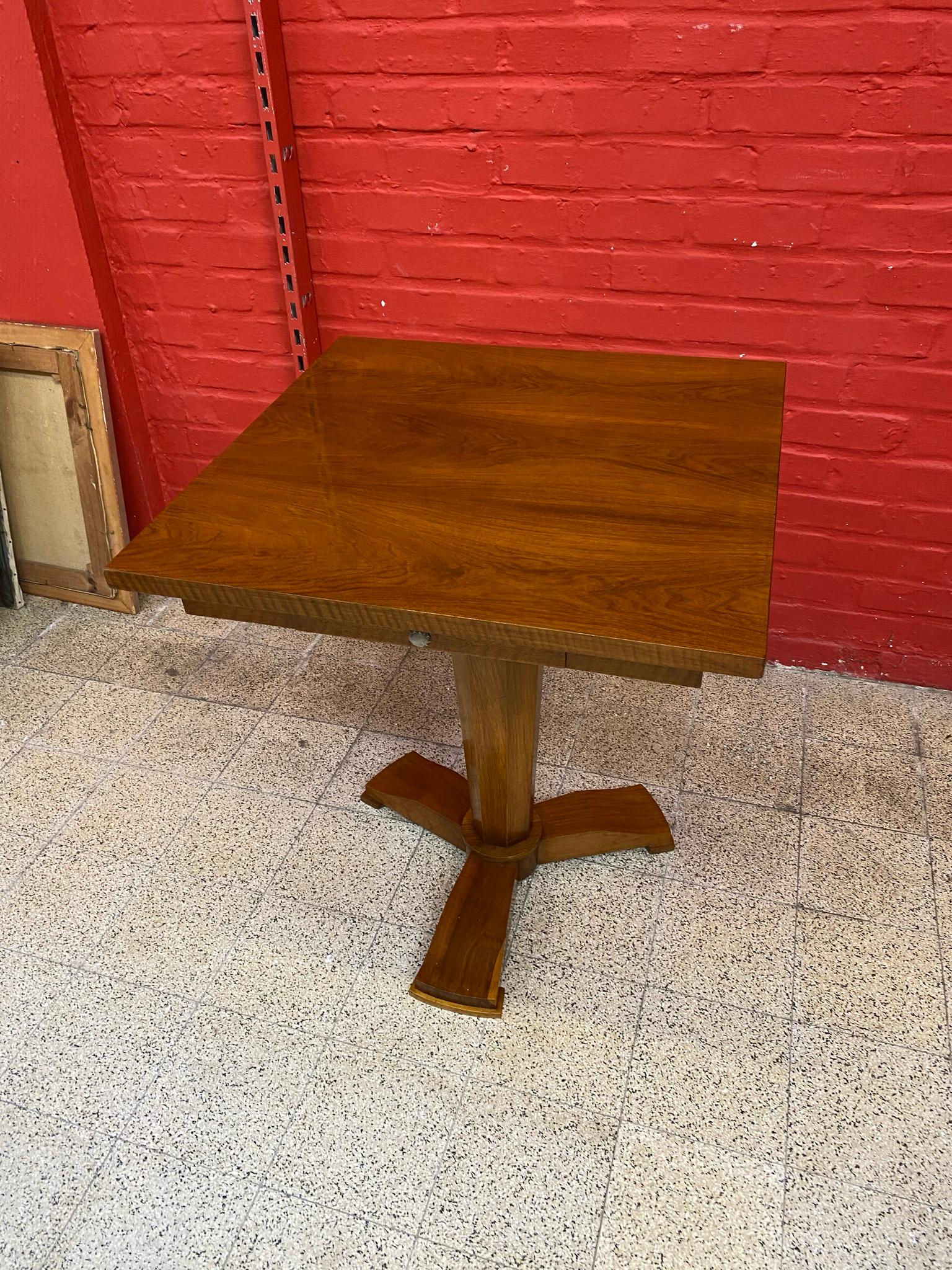 French Art Deco Gueridon in Walnut in the Style of Jules Leleu, circa 1930 For Sale