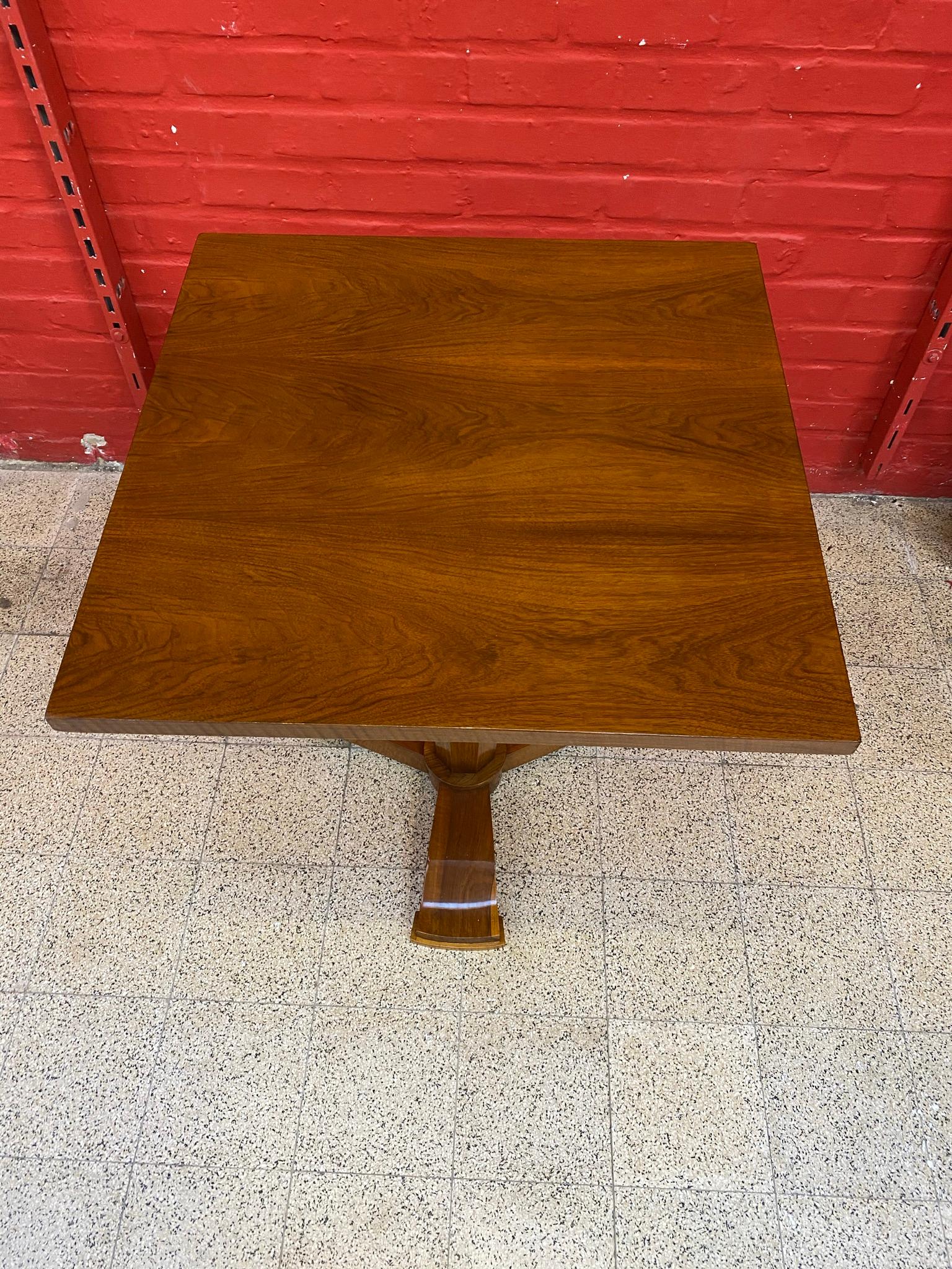 Art Deco Gueridon in Walnut in the Style of Jules Leleu, circa 1930 For Sale 2