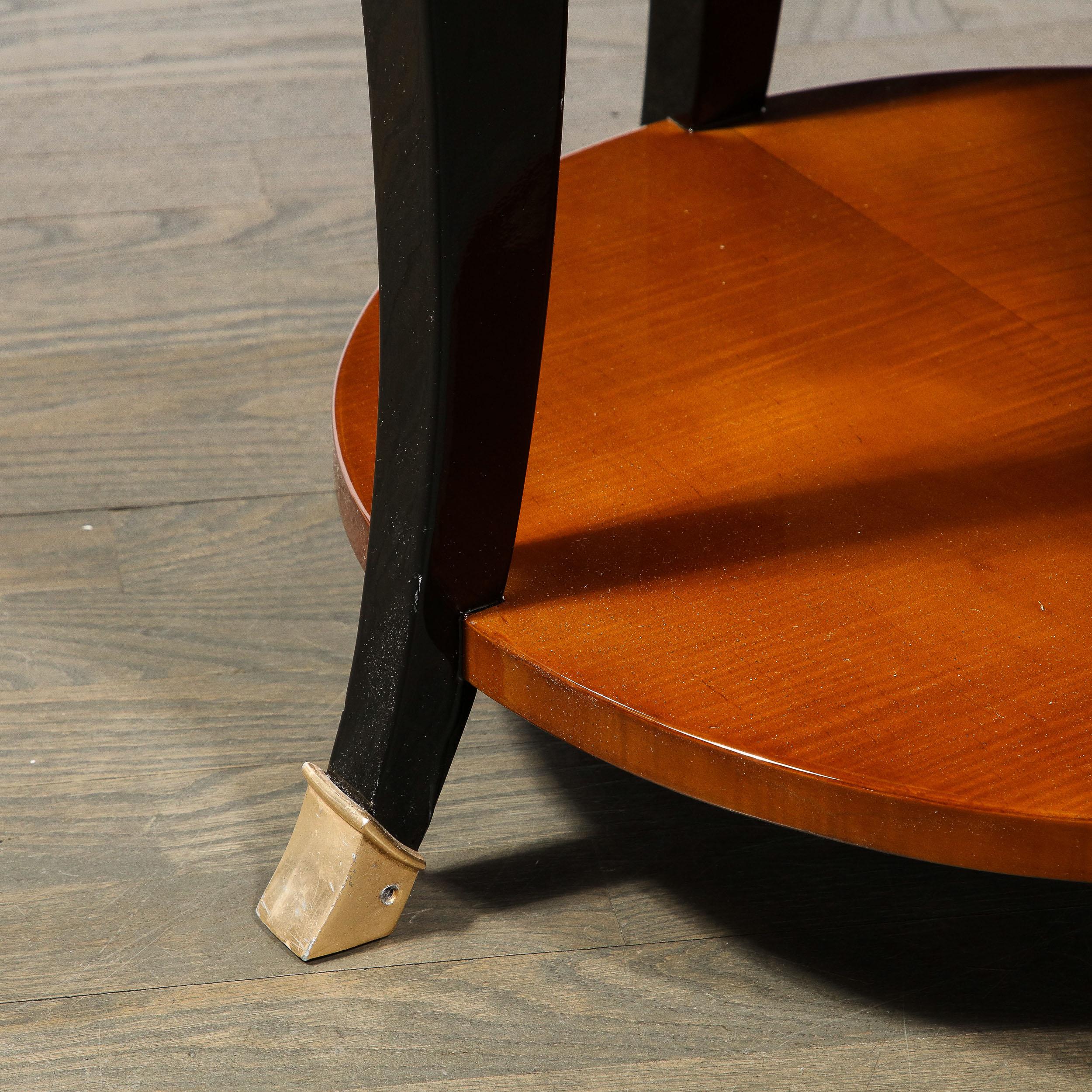 Art-Déco-Gueridon-Tisch aus Nussbaumholz mit ebonisierten Beinen und Messingbügeln (Französisch) im Angebot