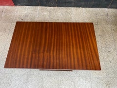 Table Art Déco Gueridon en noyer circa 1930 Entièrement restaurée