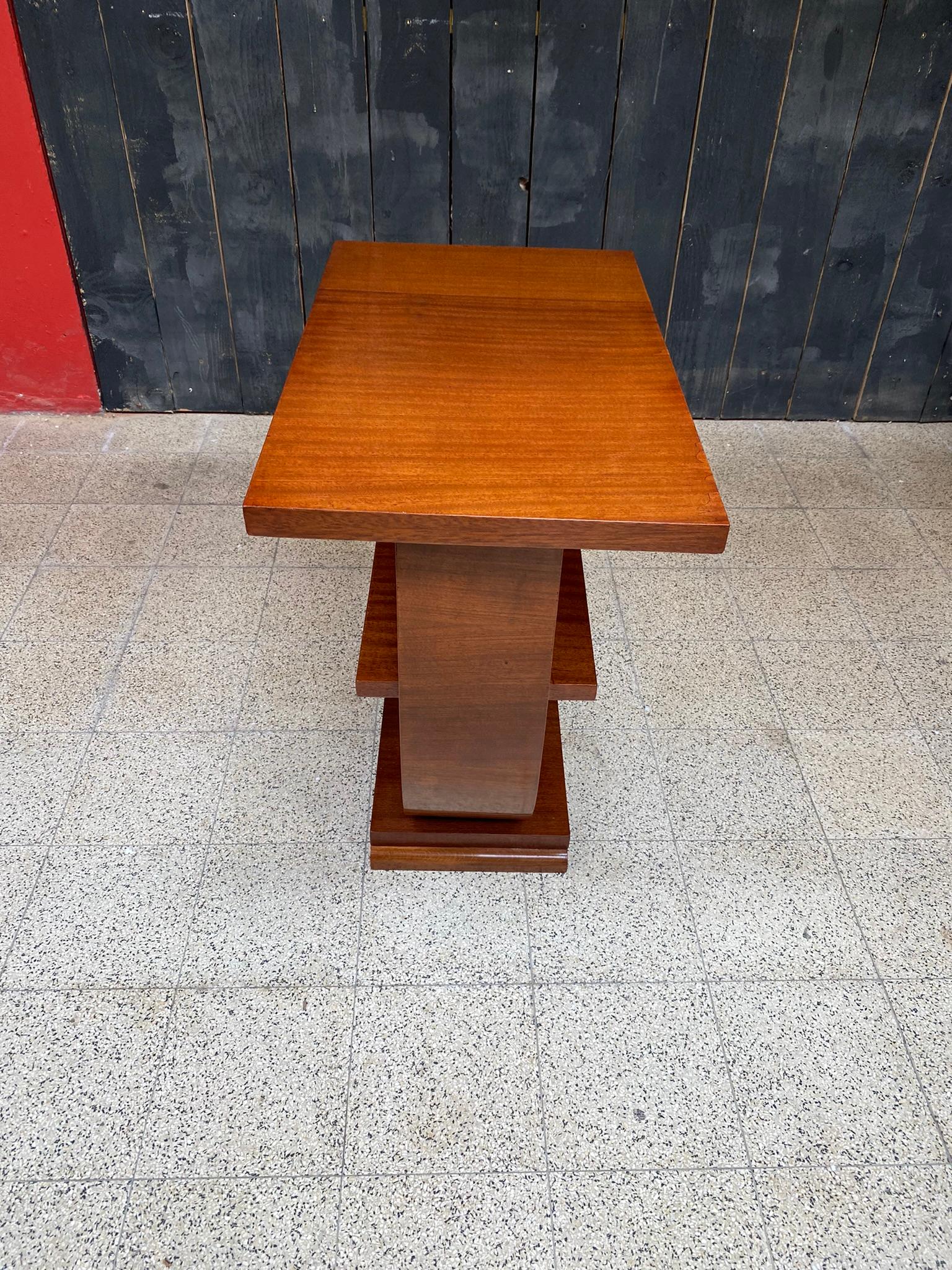 Français Table de Gueridon Art Déco en acajou circa 1930 Entièrement restaurée en vente