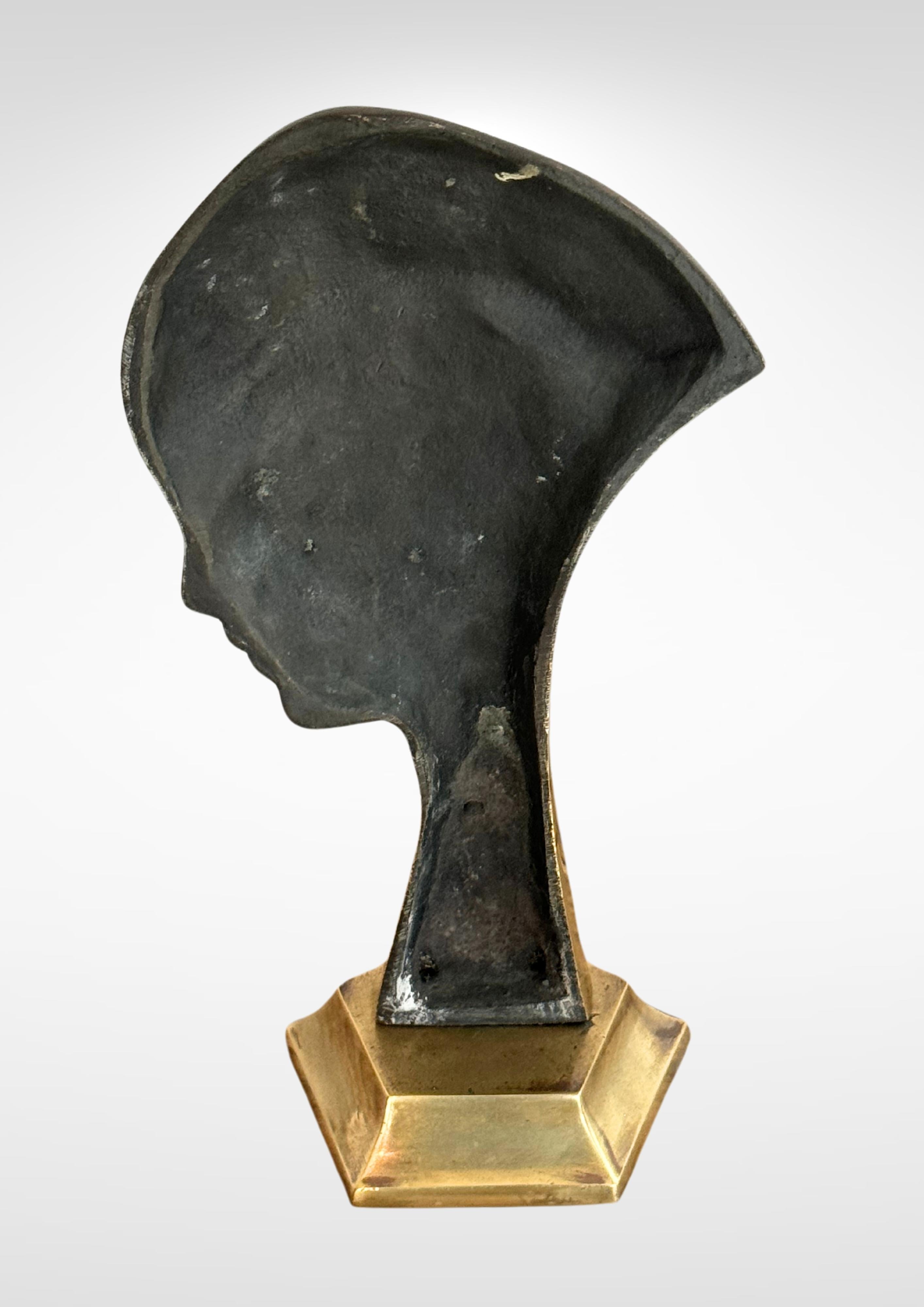Bronzo Art Deco Guido Cacciapuoti Scultura di donna in bronzo fuso in vendita