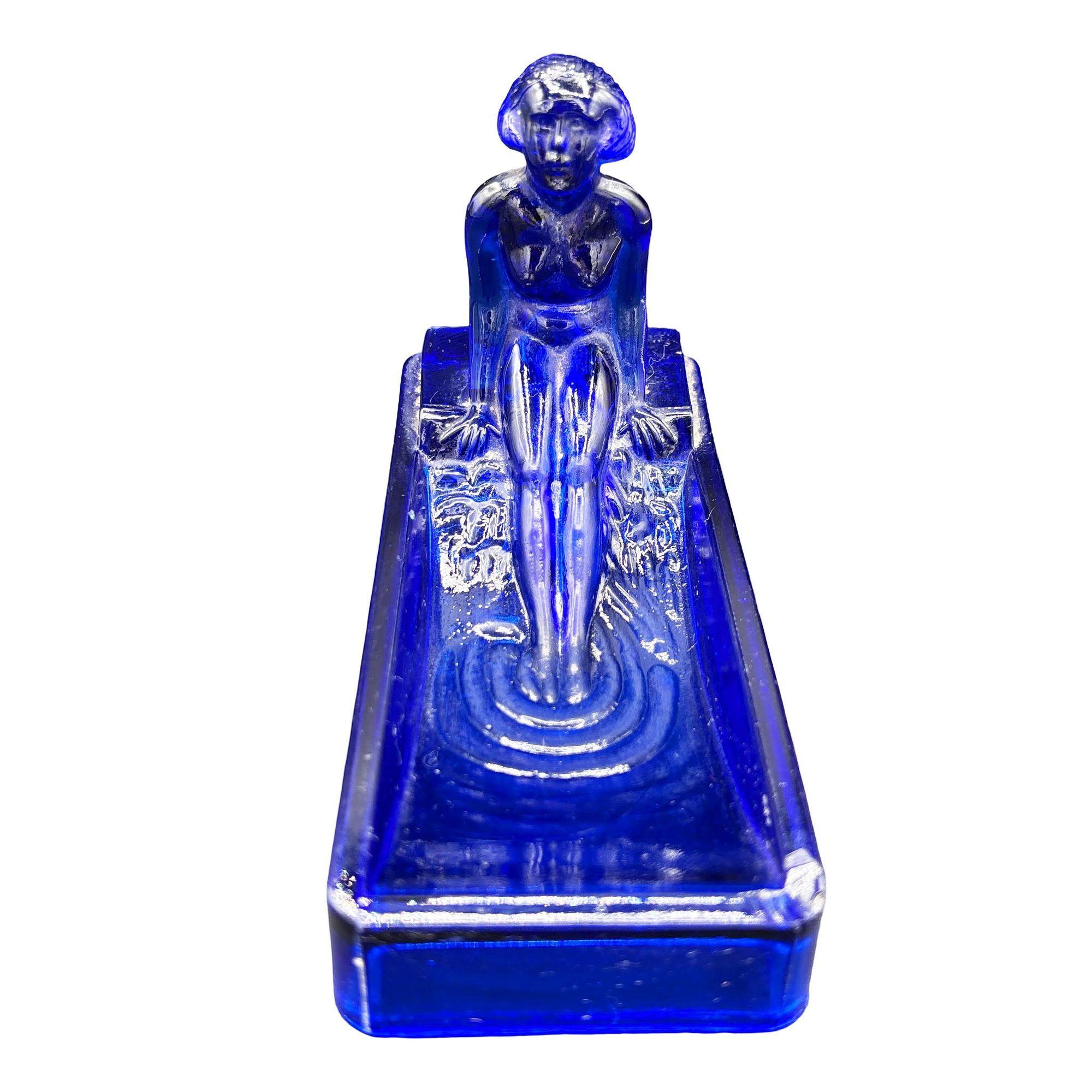 Art déco Porte-savon Art Déco H. Hoffman en verre dépoli cobalt par Sarsaparilla NYC en vente