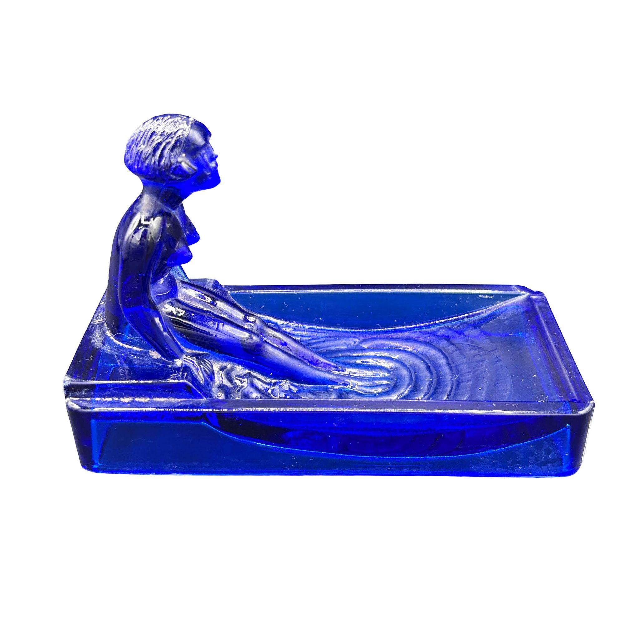 Américain Porte-savon Art Déco H. Hoffman en verre dépoli cobalt par Sarsaparilla NYC en vente