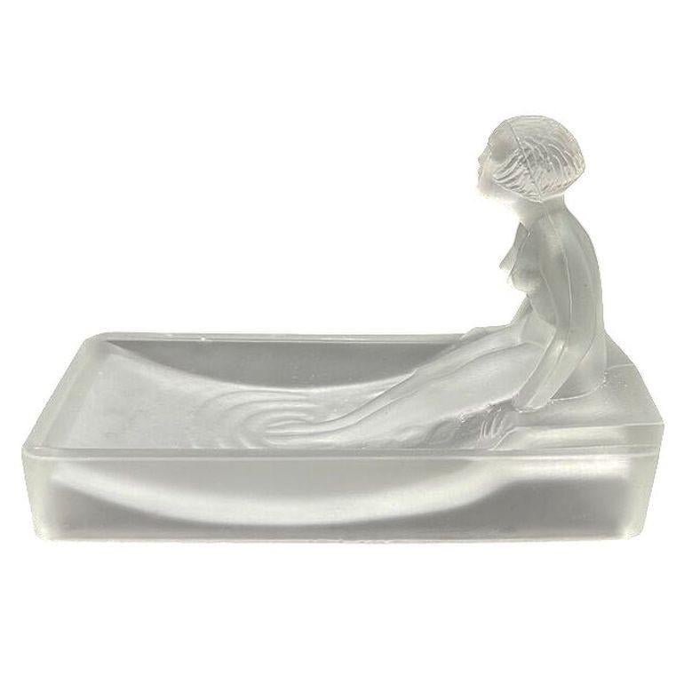 Art Deco H. Hoffman Seifenschale aus mattiertem, undurchsichtigem Glas von Sarsaparilla NYC (Art déco) im Angebot