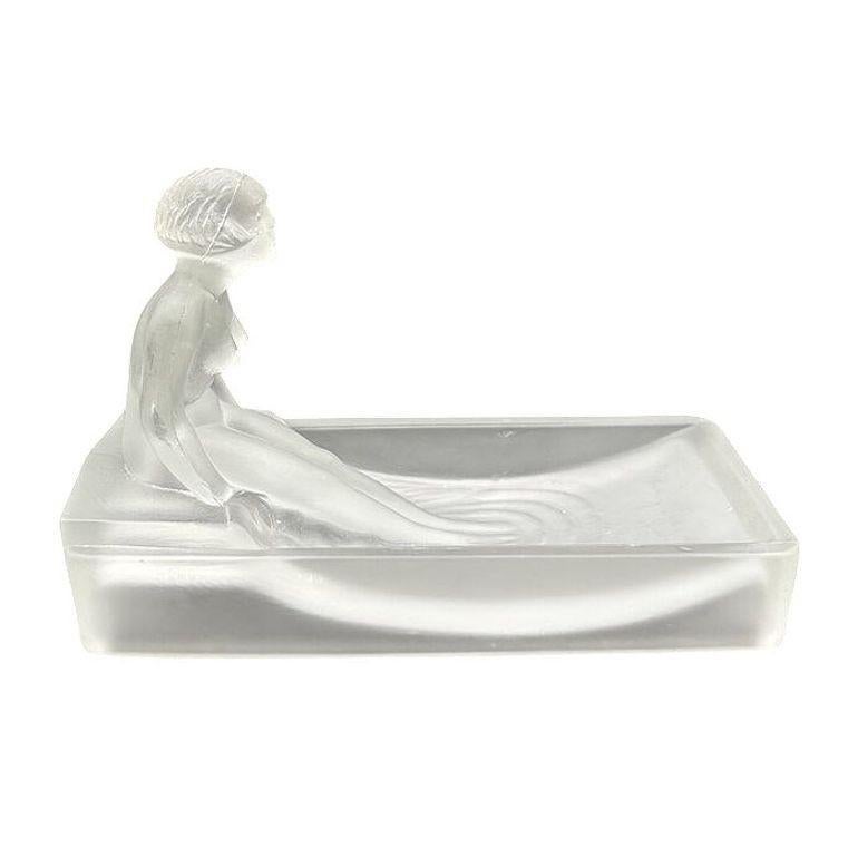 Art Deco H. Hoffman Seifenschale aus mattiertem, undurchsichtigem Glas von Sarsaparilla NYC (amerikanisch) im Angebot