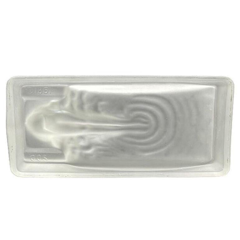 Art Deco H. Hoffman Seifenschale aus mattiertem, undurchsichtigem Glas von Sarsaparilla NYC (Glaskunst) im Angebot