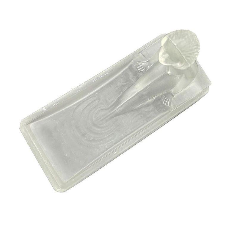 Art Deco H. Hoffman Seifenschale aus mattiertem, undurchsichtigem Glas von Sarsaparilla NYC im Angebot 2