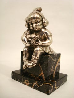 Art Deco H. Molins Mädchen und Katze versilberte Bronzeskulptur / Briefbeschwerer aus Bronze, Art déco