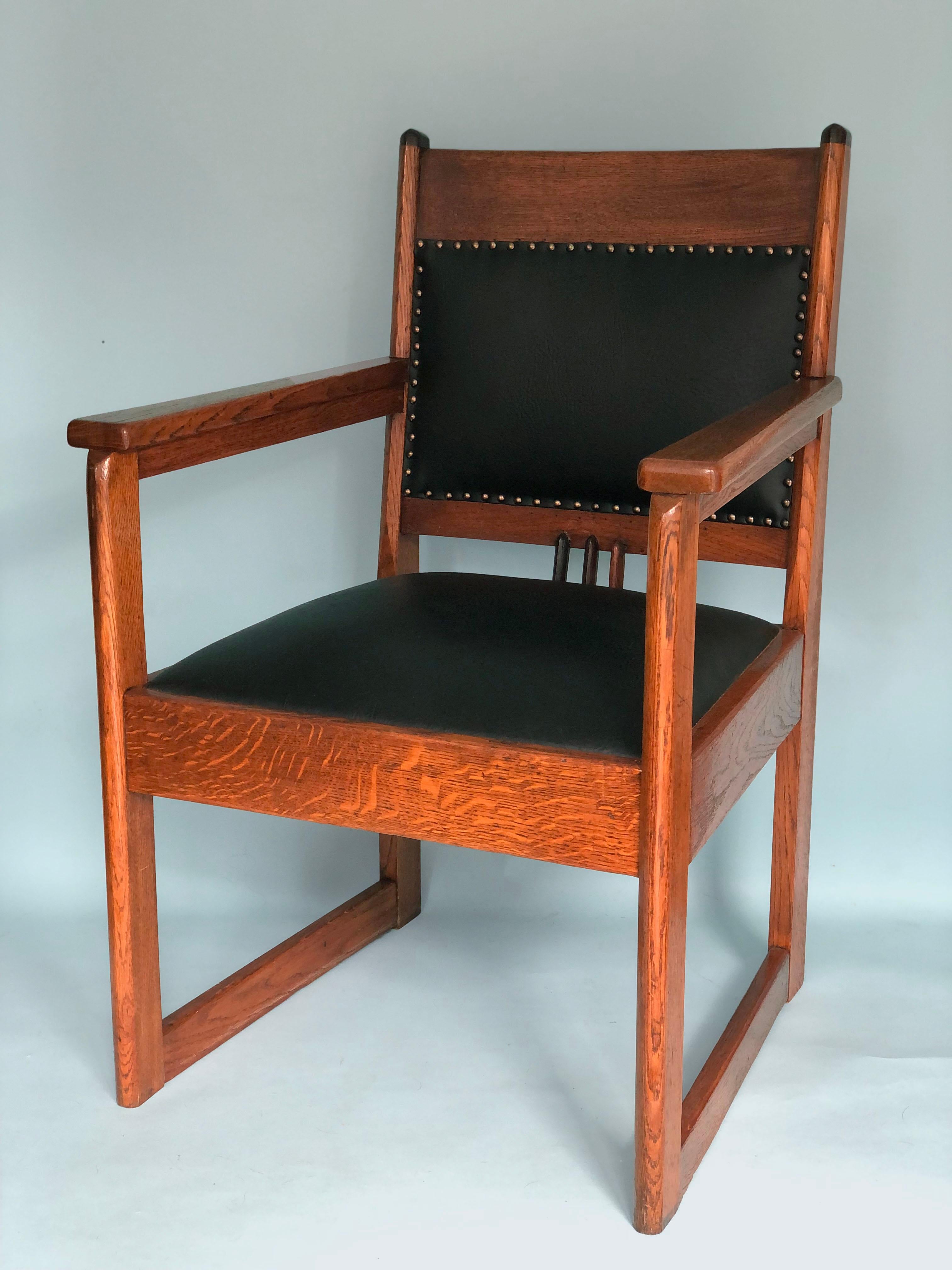 2 oak Art Deco armchairs from the 1920s. Designed and made during the Haagse School period, probably Hendrik Wouda. The heavy and sturdy chairs are in very good condition. The imitation leather on the seat and back is attached with upholstery nails.