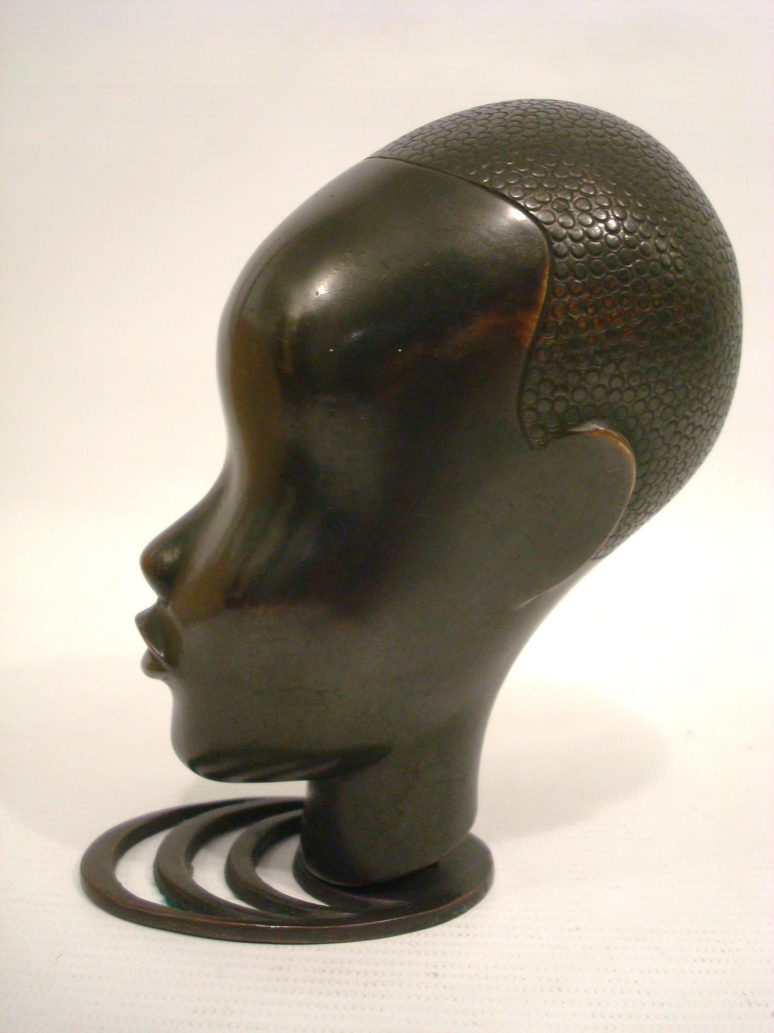 Austrian Art Deco Hagenauer Bronze Head of an African Woman, 1930´s. For Sale