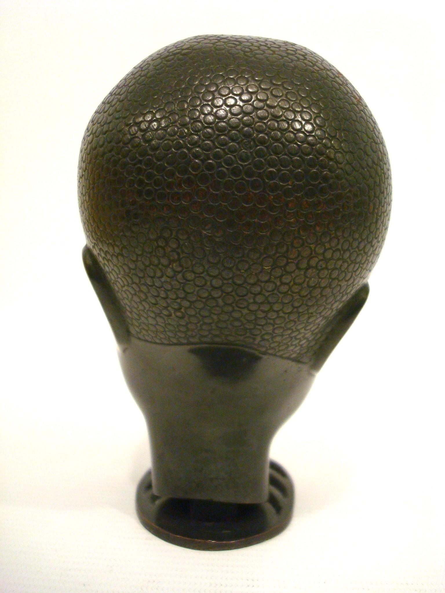 Art Deco Hagenauer Bronze Head of an African Woman, 1930´s. In Good Condition For Sale In Buenos Aires, Olivos