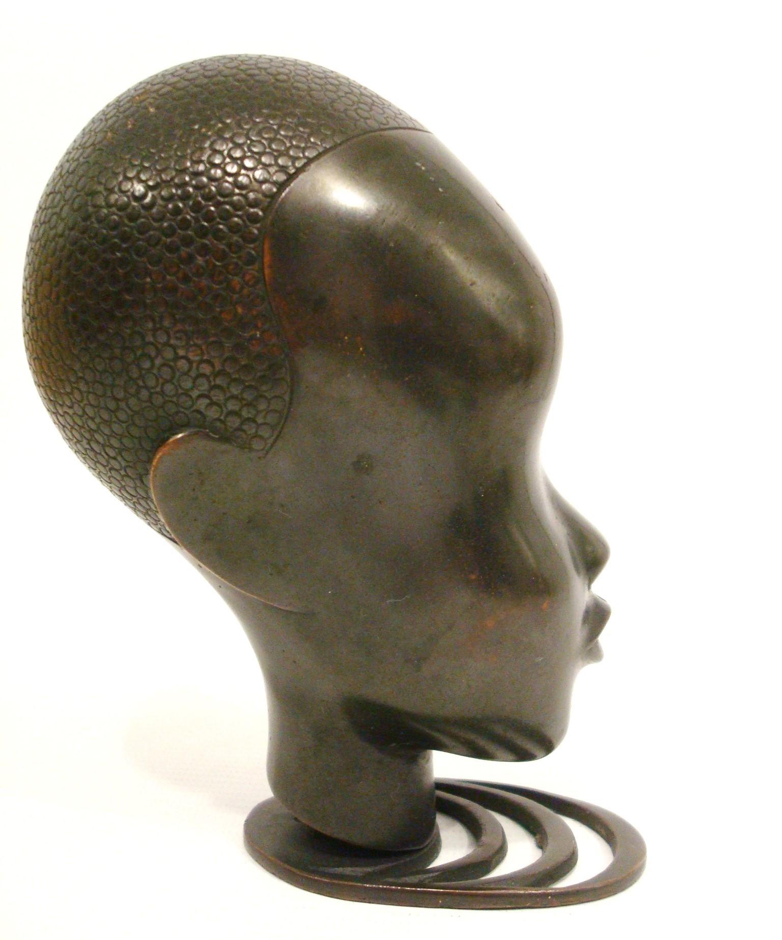 20th Century Art Deco Hagenauer Bronze Head of an African Woman, 1930´s. For Sale