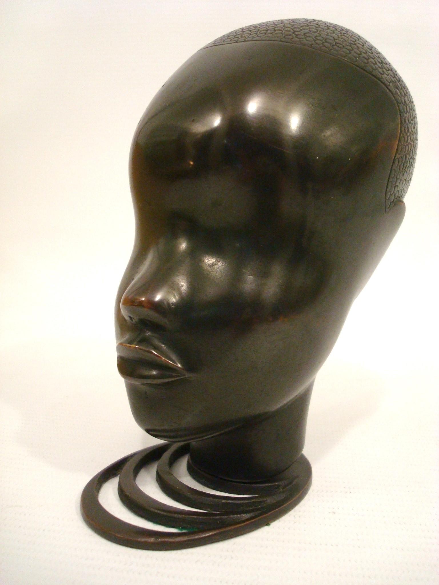 Art Deco Hagenauer Bronze Head of an African Woman, 1930´s. For Sale 3