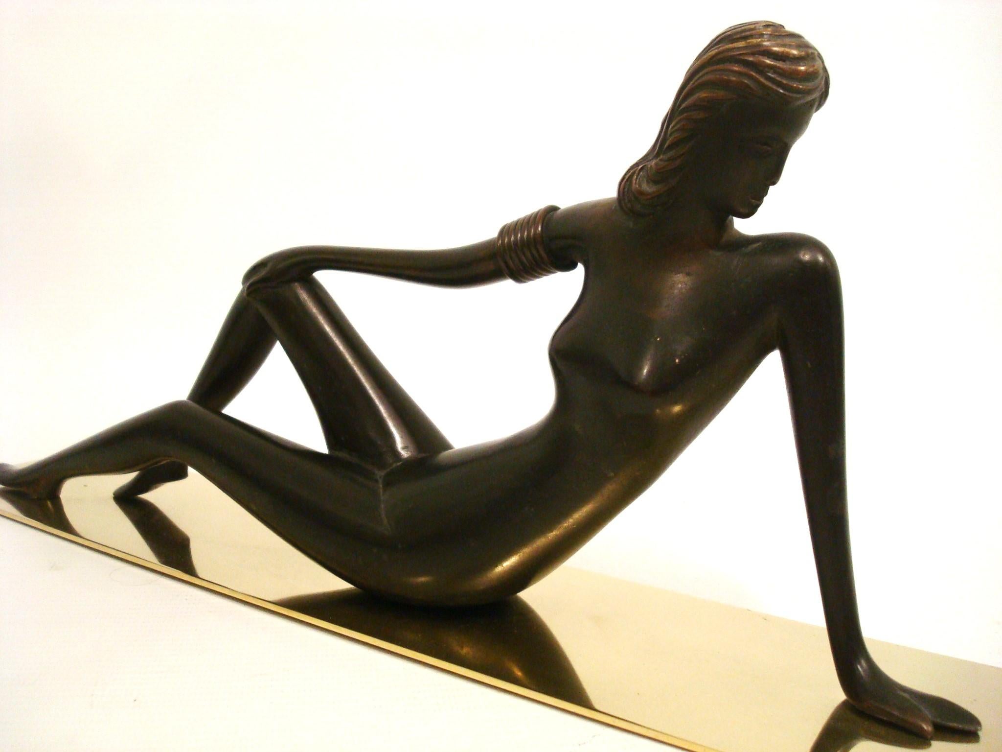 Scultura di nudo reclinato in stile Art Deco Hagenauer Werkstätte in vendita 2