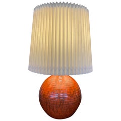 Lámpara de cerámica Art Decó HAK Herman Kähler, c.1930 Globo naranja con detalles de latón