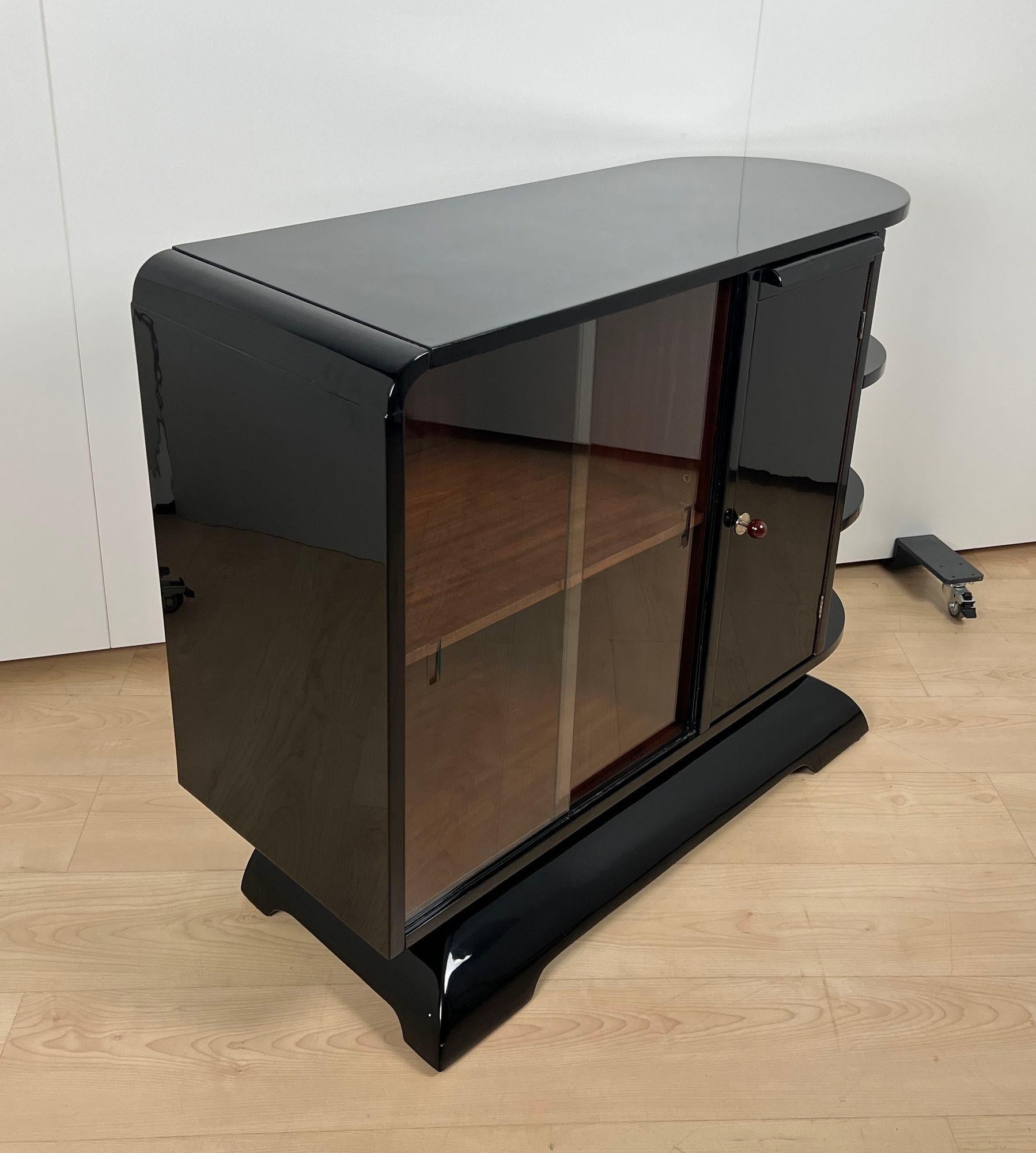 Verre Demi-armoire Art Déco, laque noire, acajou, France circa 1930 en vente