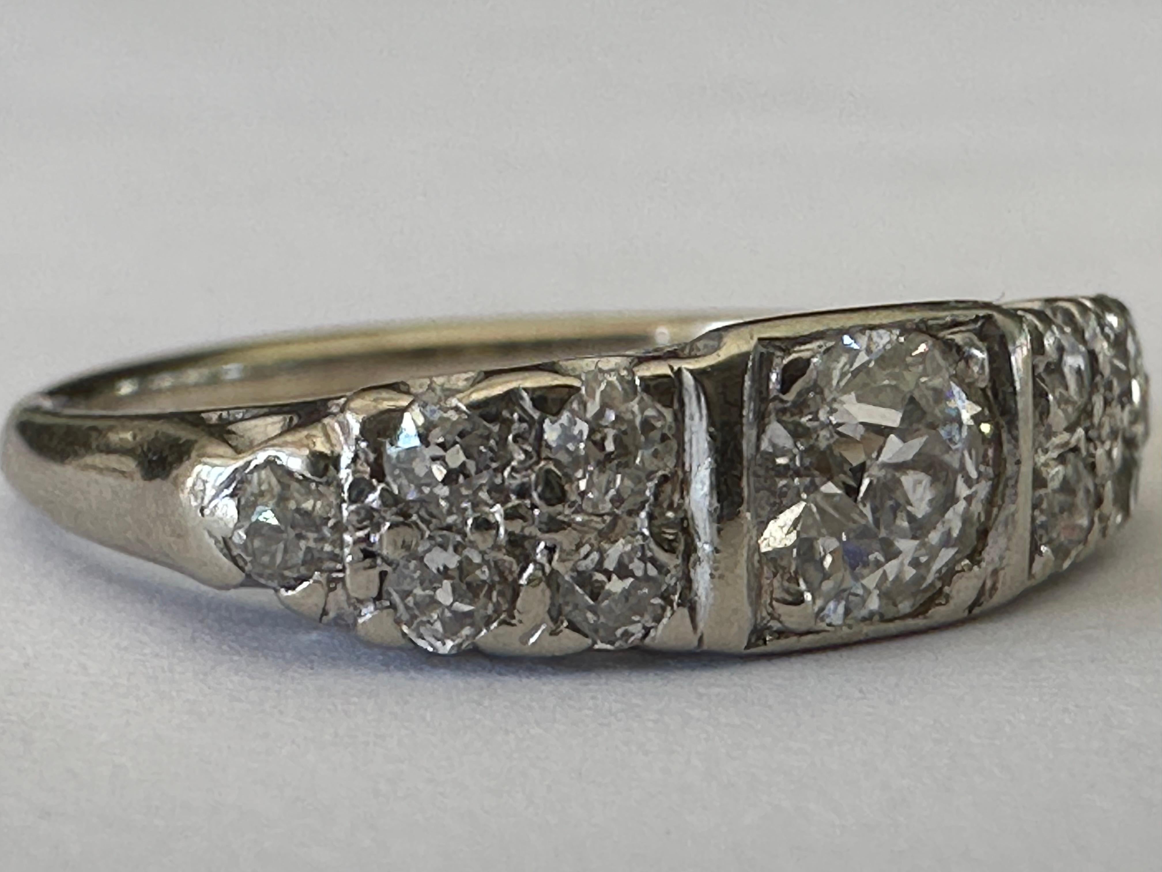 Art Deco Half Dome Diamant Verlobungsring  Damen im Angebot