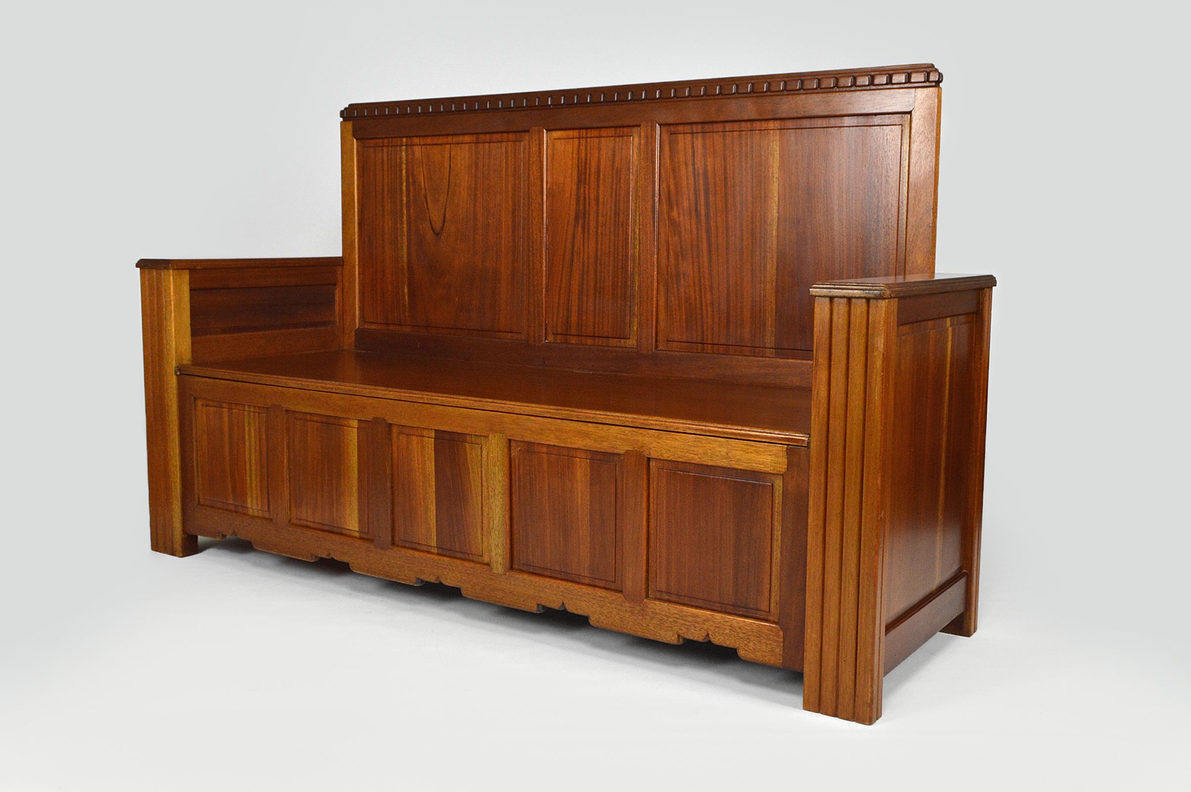 Rare mahogany bench-chest by Clément Goyeneche, known for his work as a french architect, painter, designer and decorator.

His production of furniture is rare and exclusive: he has designed, decorated and furnished many villas and buildings on the
