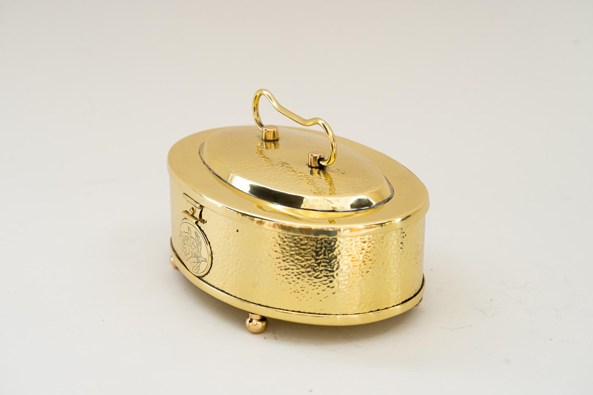 Autrichien Boîte à bijoux Art Déco martelée datant des années 1920 en vente