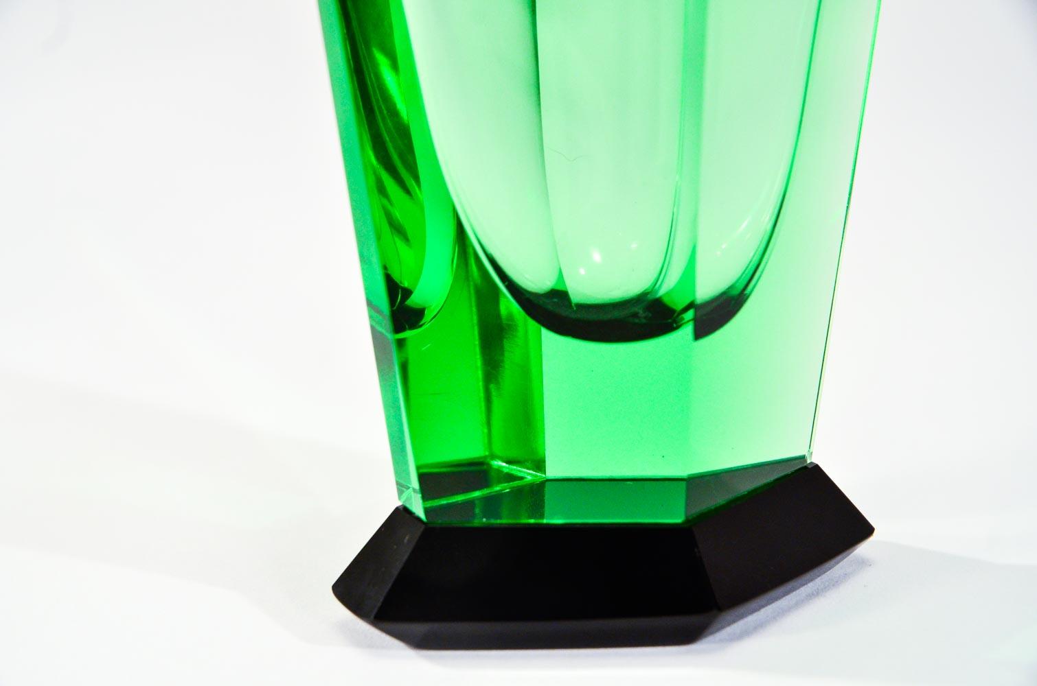 Early 20th Century Art Deco Hand Blown Crystal Perfume Bottle Apple Green & Polished Black Stopper