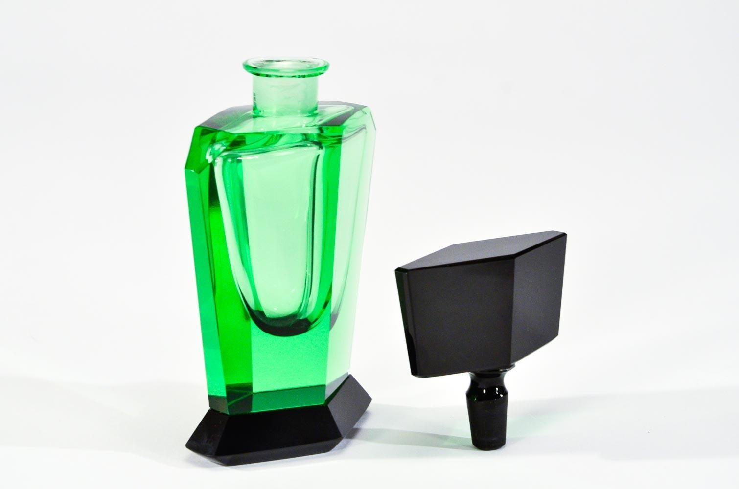 Art Deco Hand Blown Crystal Perfume Bottle Apple Green & Polished Black Stopper 1