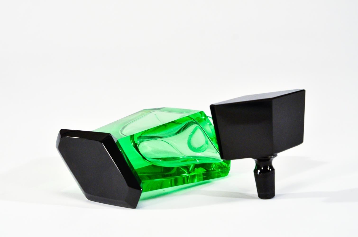 Art Deco Hand Blown Crystal Perfume Bottle Apple Green & Polished Black Stopper 2