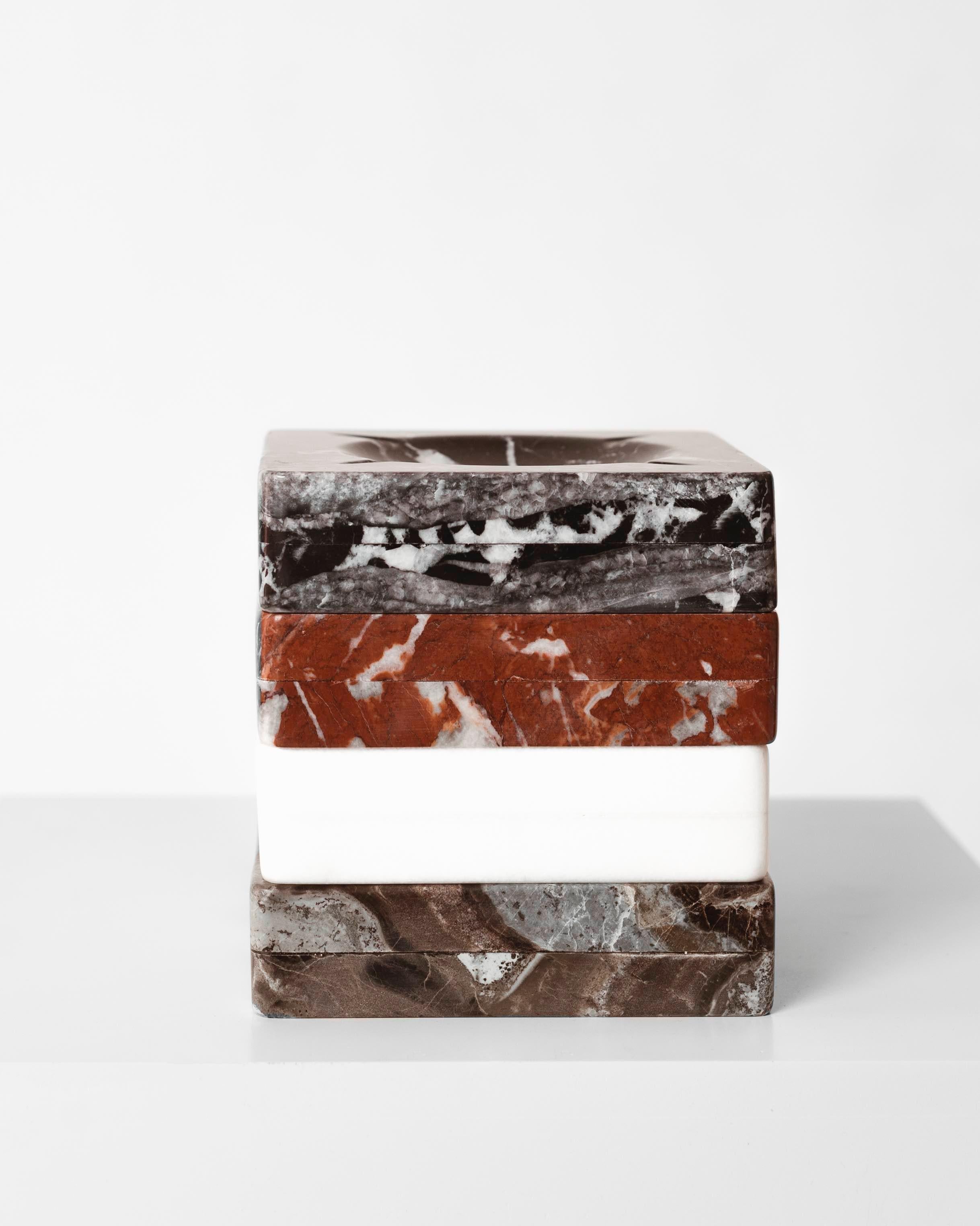 Handgeschnitzter Aschenbecher aus weißem Thassos-Marmor im Art déco-Stil (Mexikanisch) im Angebot
