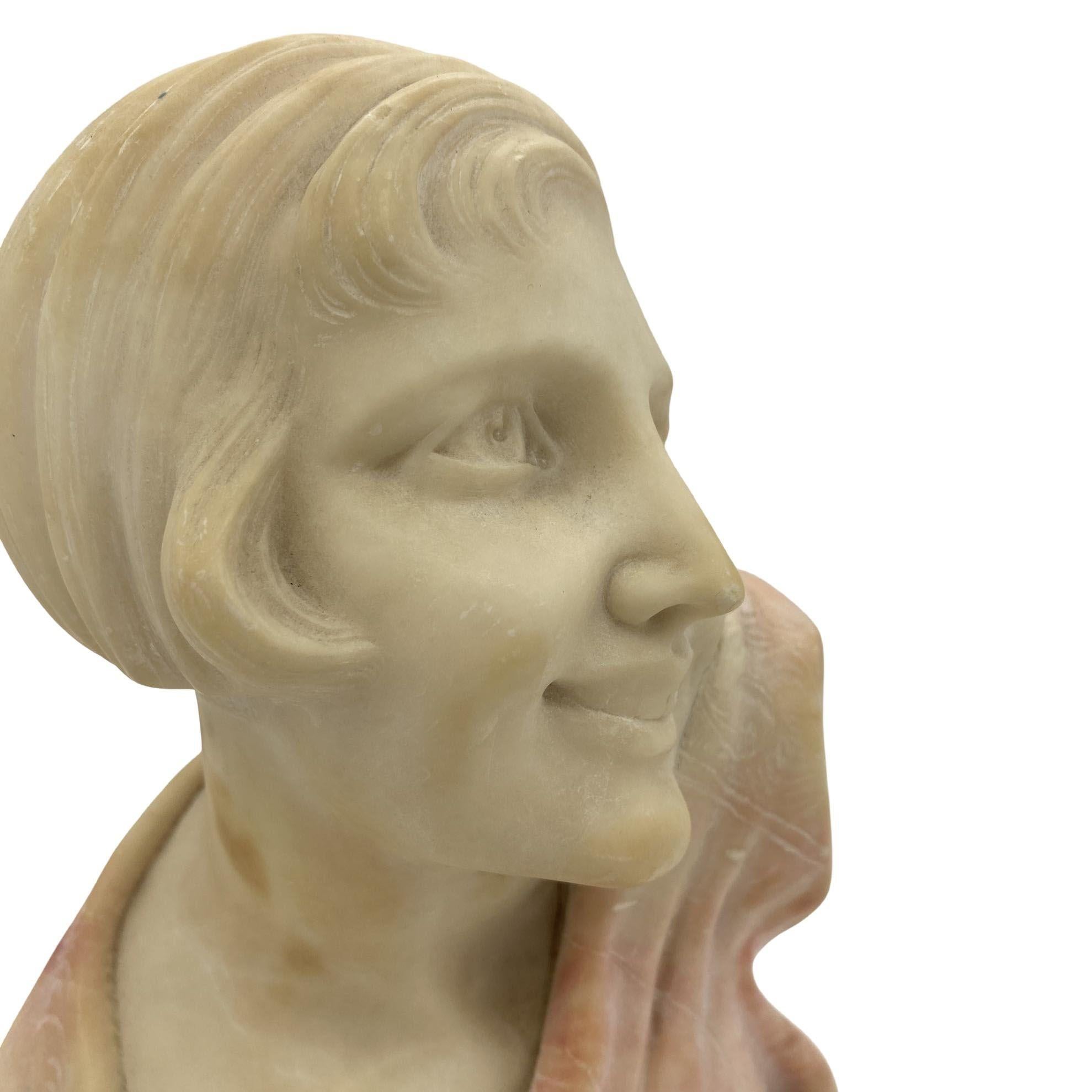 Buste en albâtre Art Déco sculpté à la main, non signé Excellent état - En vente à Van Nuys, CA
