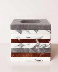 Aschenbecher aus handgeschnitztem Marmor in Ondascura und Arabescato, Art déco