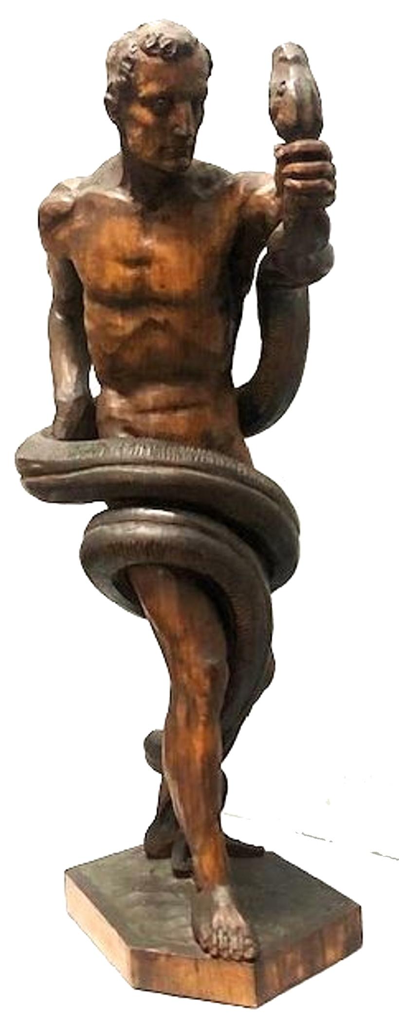 Art Déco 
Uomo con serpente
Scultura in Wood intagliata a mano 
Circa anni '1920 

DIMENSIONI
Altezza: 23,5 pollici                           Larghezza: 14,5 pollici                           Profondità: 8,75 pollici

CIRCA
Forse tedesca, questa