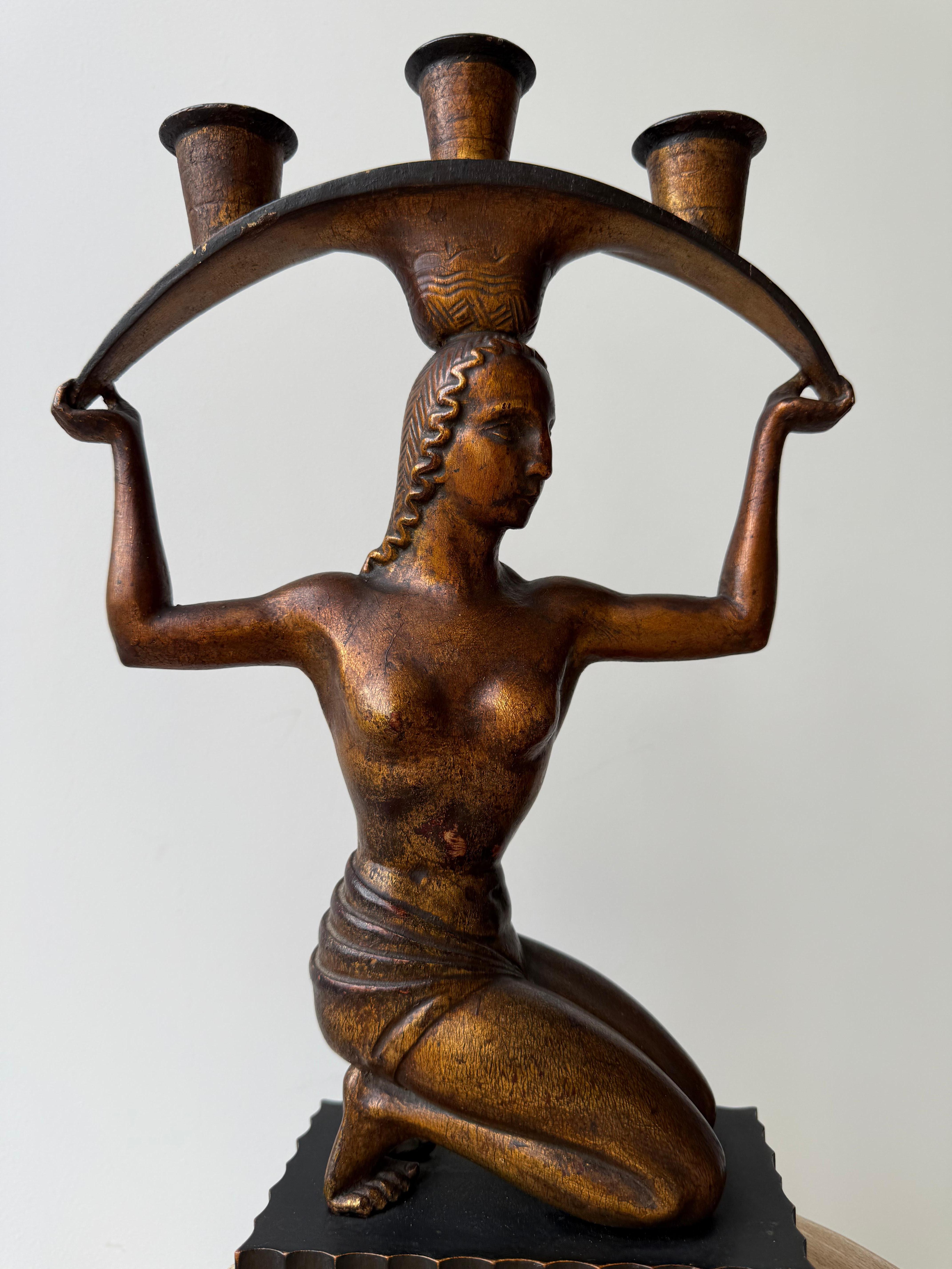 Arts and Crafts Chandelier Art Deco en bois sculpté à la main dans le style de Dagobert Peche en vente