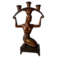 Art Deco Handgeschnitzte Holzskulptur eines Kerzenständers im Stil von Dagobert Peche